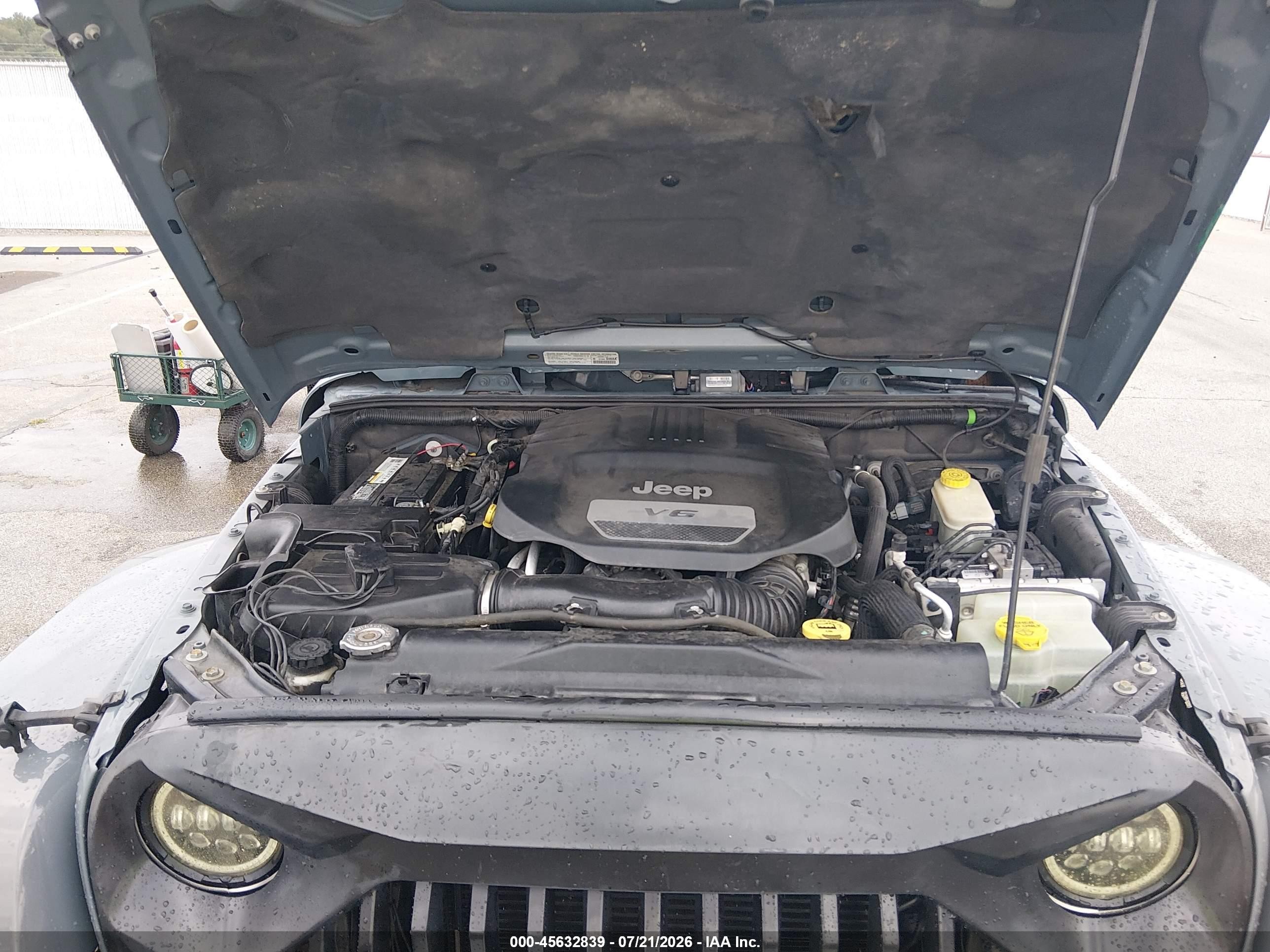 2014 Jeep Wrangler Unlimited Sahara Gray vin: 1C4BJWEG3EL263166