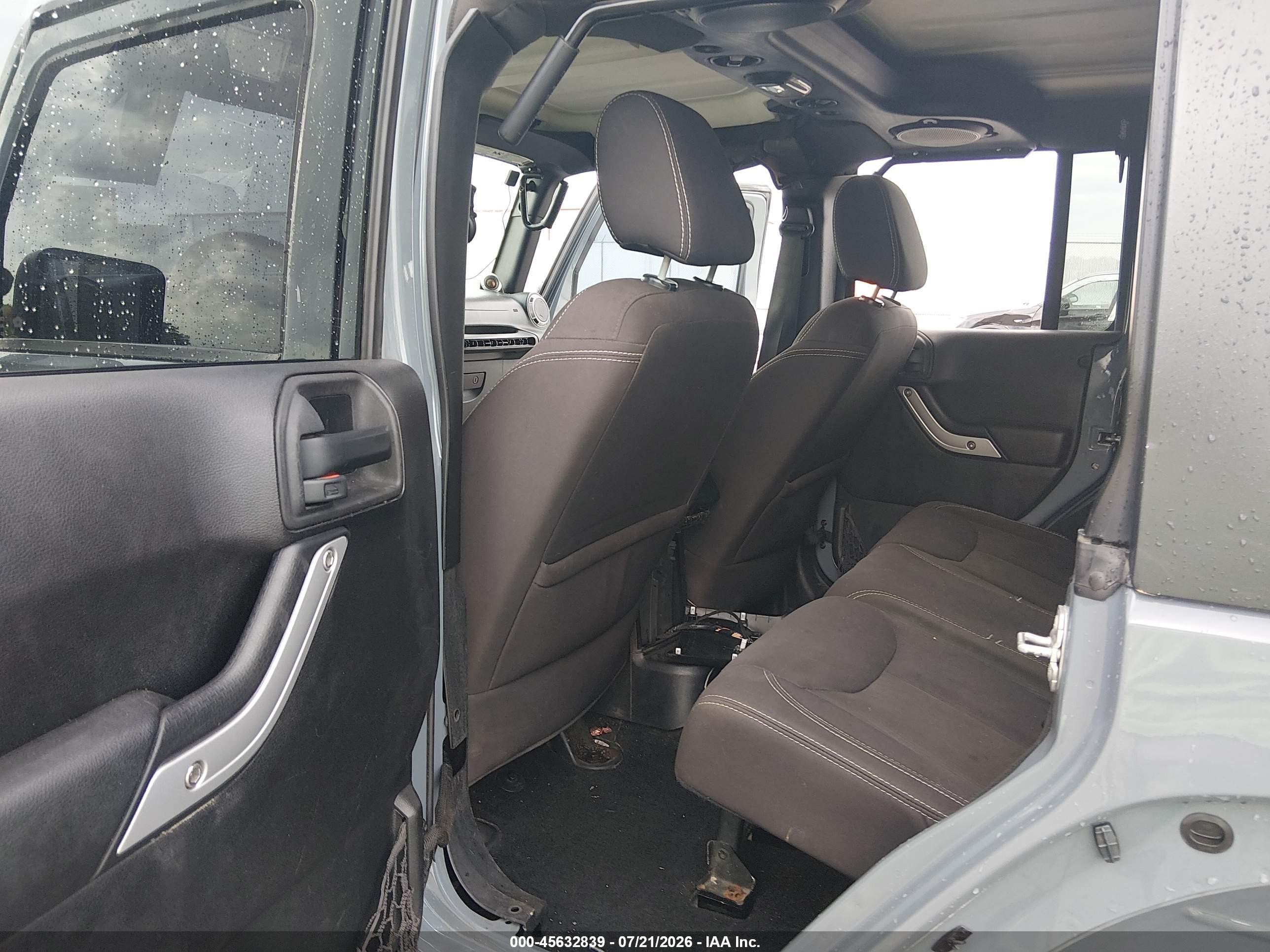 2014 Jeep Wrangler Unlimited Sahara Gray vin: 1C4BJWEG3EL263166