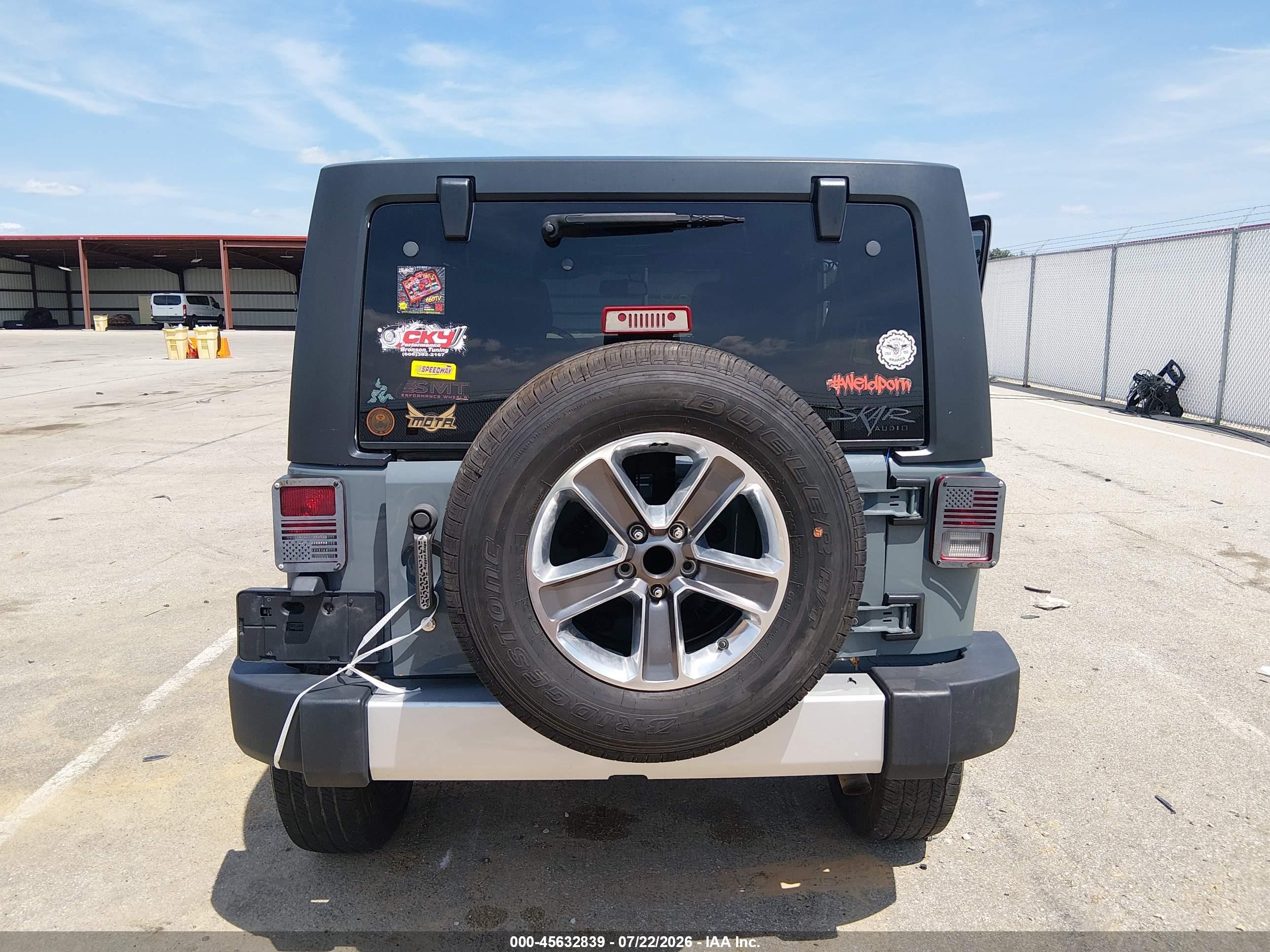 2014 Jeep Wrangler Unlimited Sahara Gray vin: 1C4BJWEG3EL263166