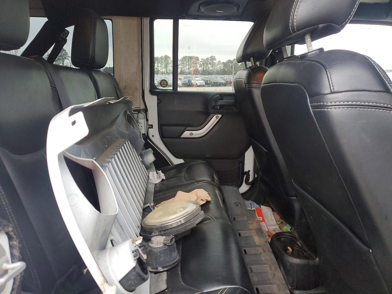 2014 Jeep Wrangler Unlimited Sahara White vin: 1C4BJWEG3EL286897