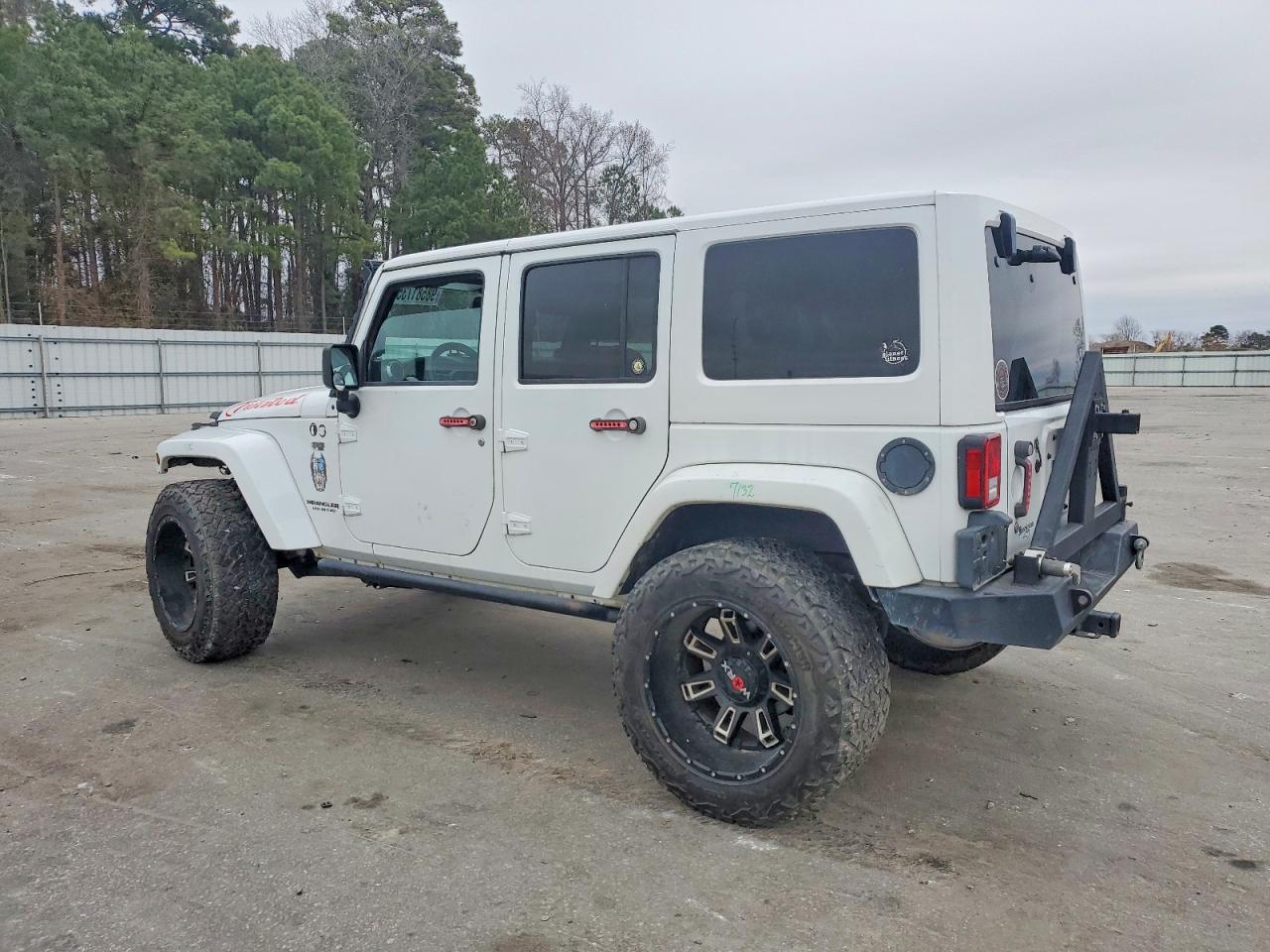 2014 Jeep Wrangler Unlimited Sahara White vin: 1C4BJWEG3EL286897
