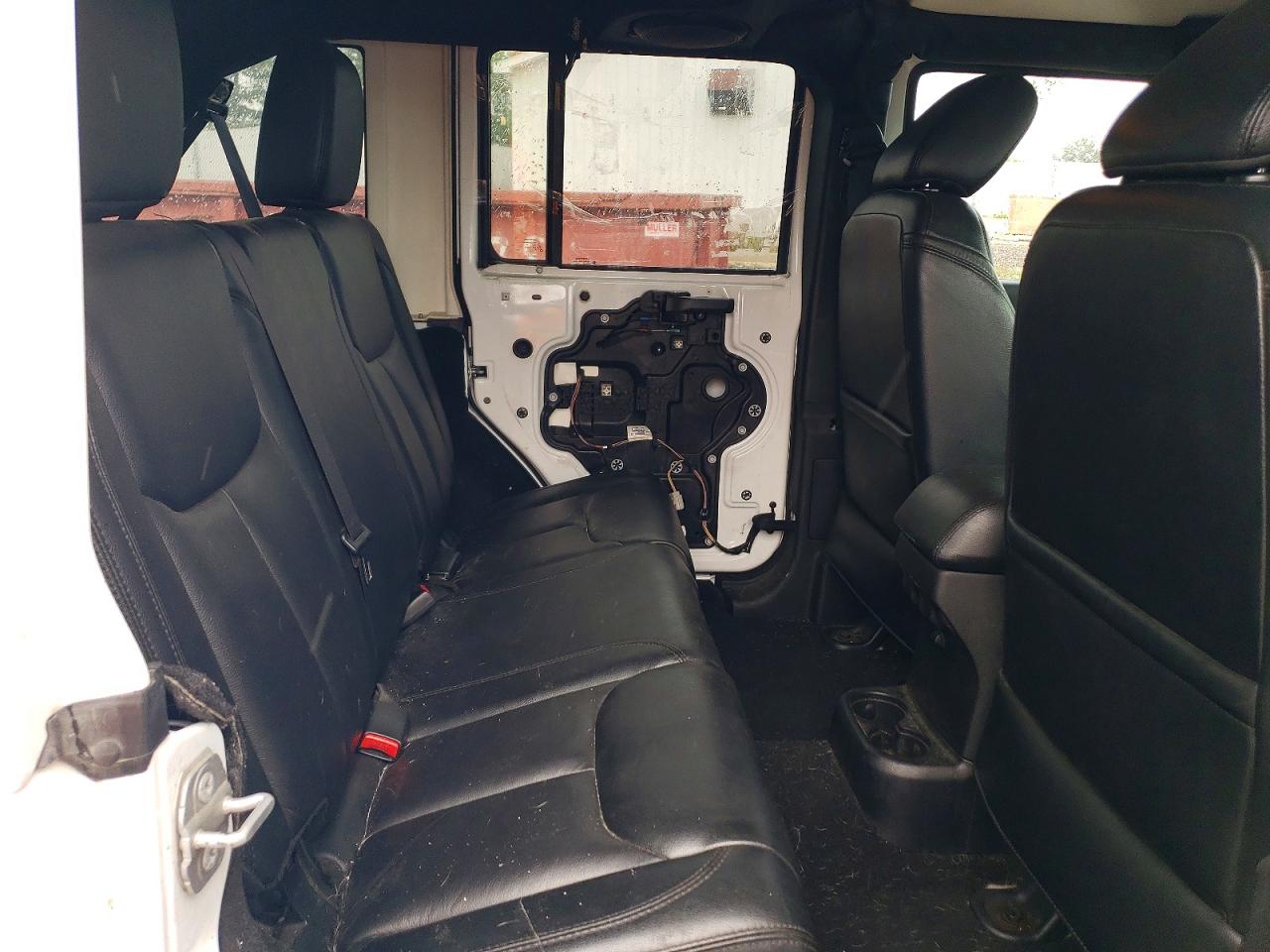 2014 Jeep Wrangler Unlimited Sahara White vin: 1C4BJWEG3EL300460