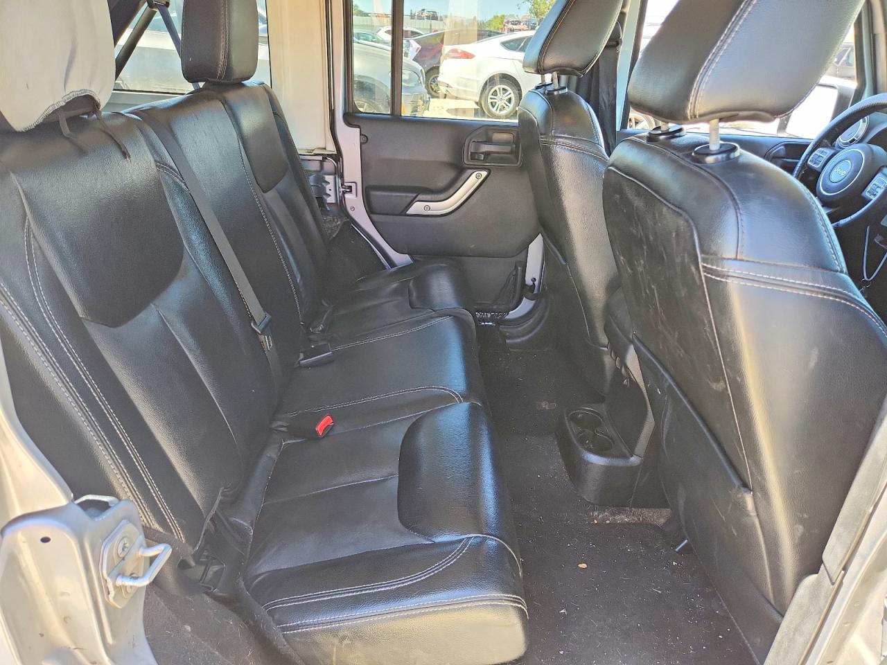 2015 Jeep Wrangler Unlimited Sahara Silver vin: 1C4BJWEG3FL578616