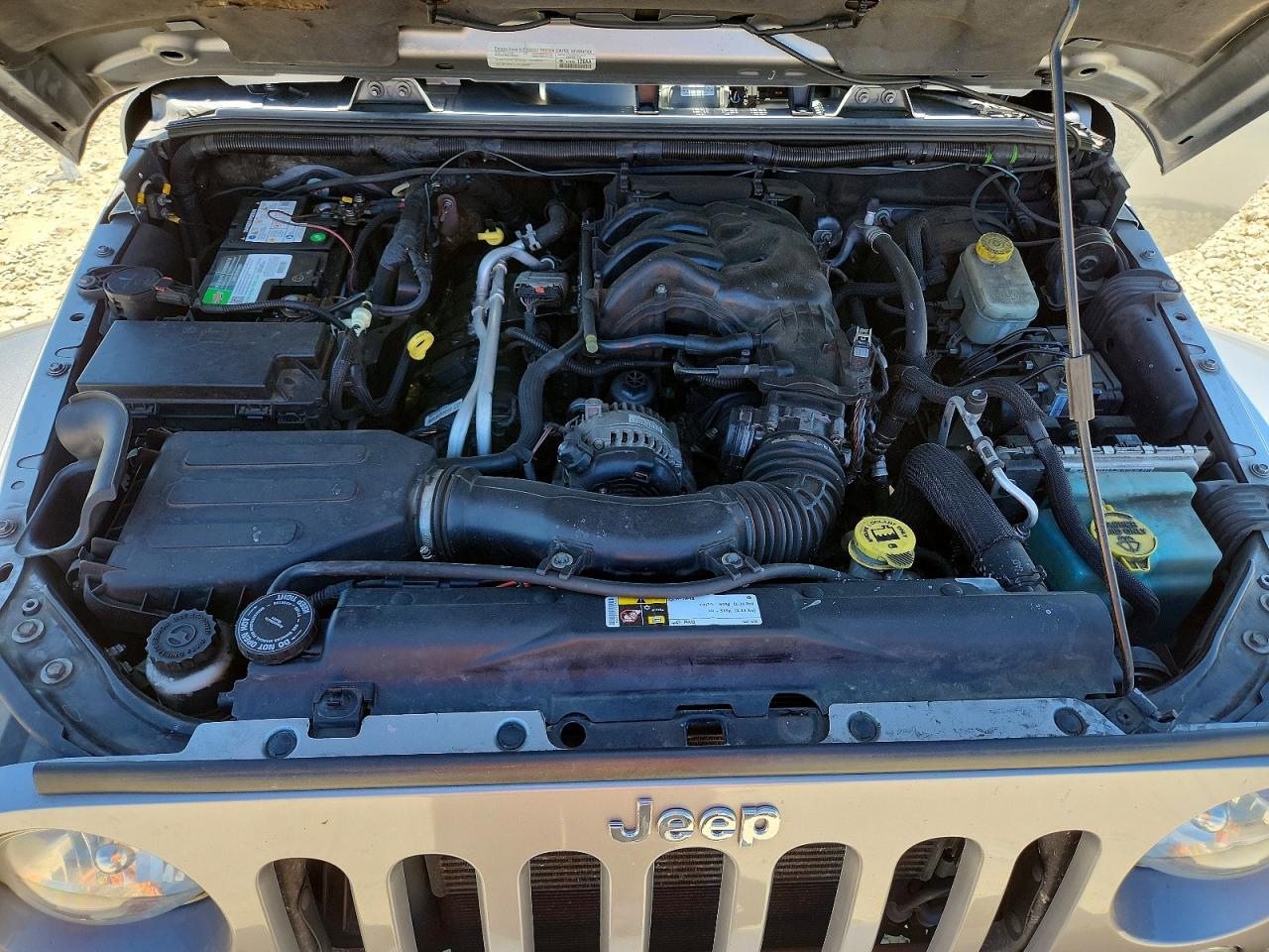 2015 Jeep Wrangler Unlimited Sahara Silver vin: 1C4BJWEG3FL578616