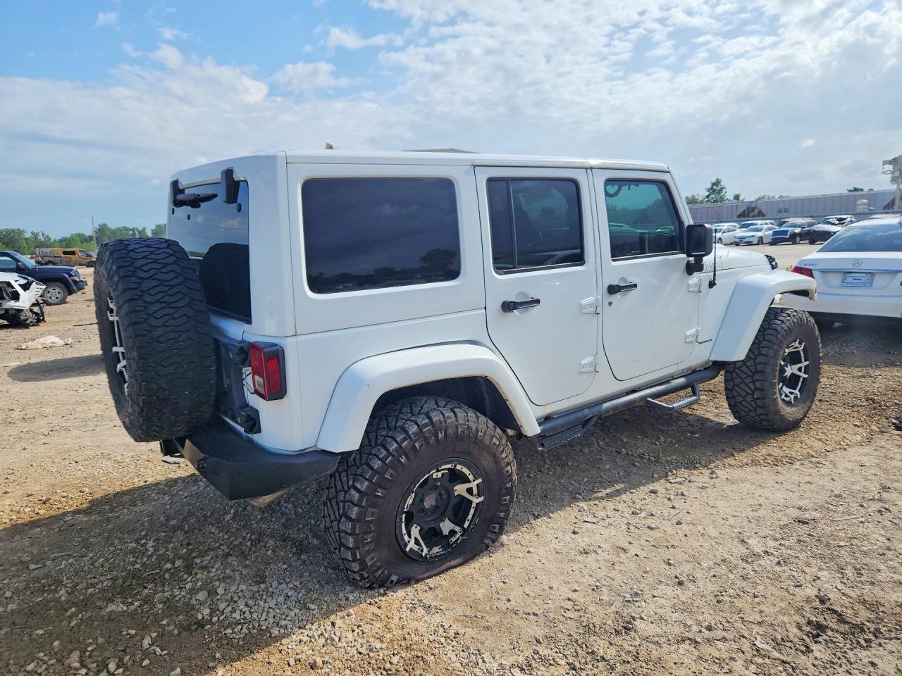 2015 Jeep Wrangler Unlimited Sahara White vin: 1C4BJWEG3FL607922