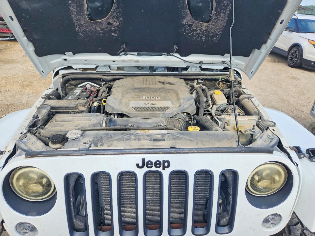 2015 Jeep Wrangler Unlimited Sahara White vin: 1C4BJWEG3FL607922