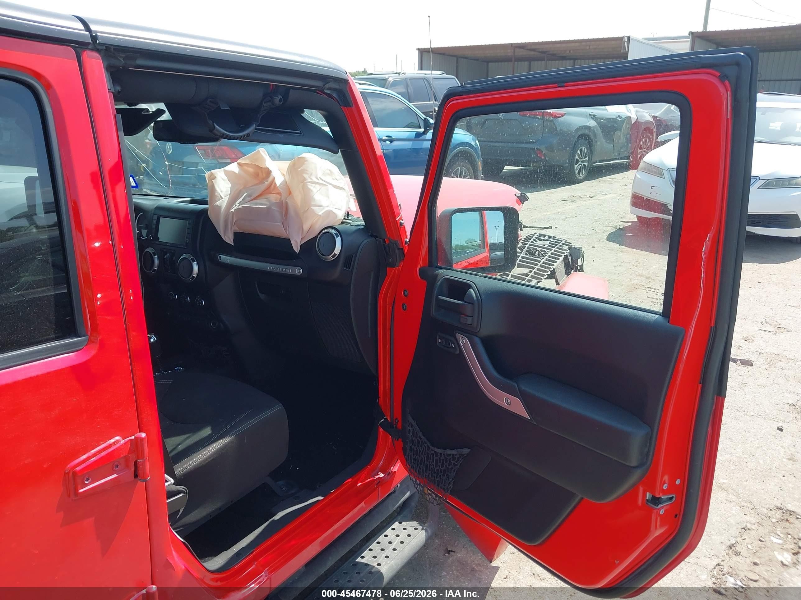 2015 Jeep Wrangler Unlimited Sahara Red vin: 1C4BJWEG3FL768111