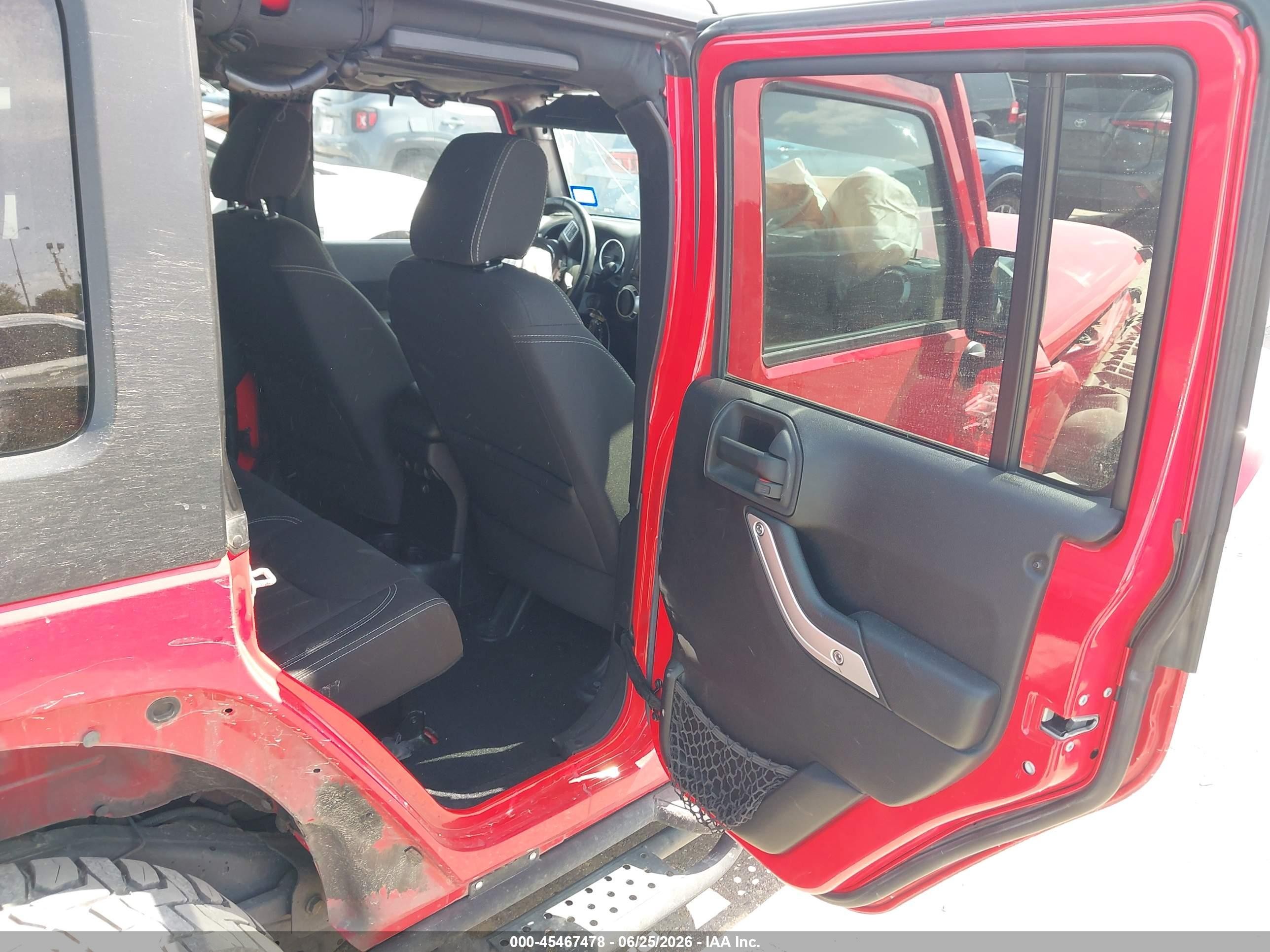 2015 Jeep Wrangler Unlimited Sahara Red vin: 1C4BJWEG3FL768111
