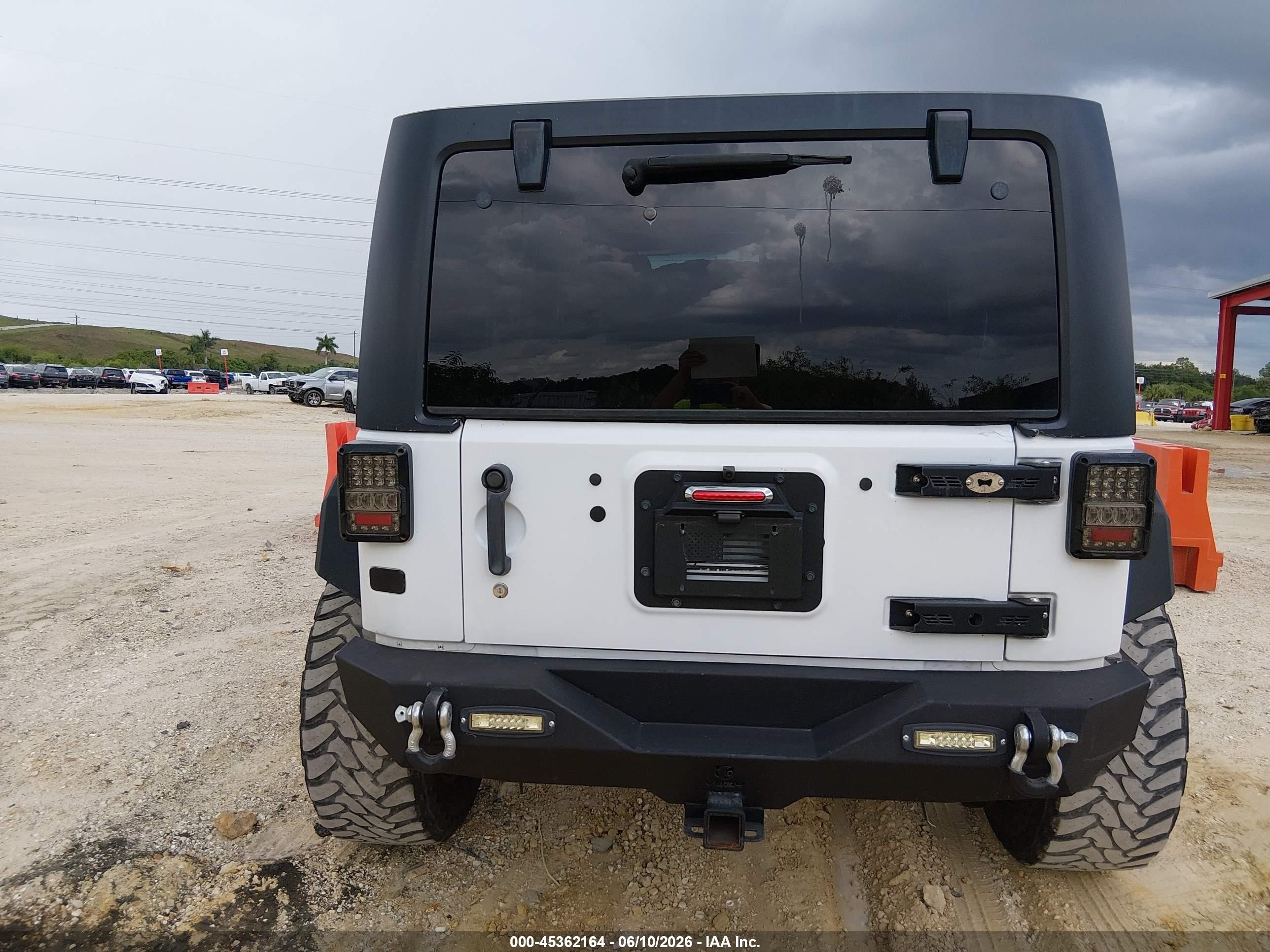 2012 Jeep Wrangler Unlimited Sahara Белый vin: 1C4BJWEG4CL180634
