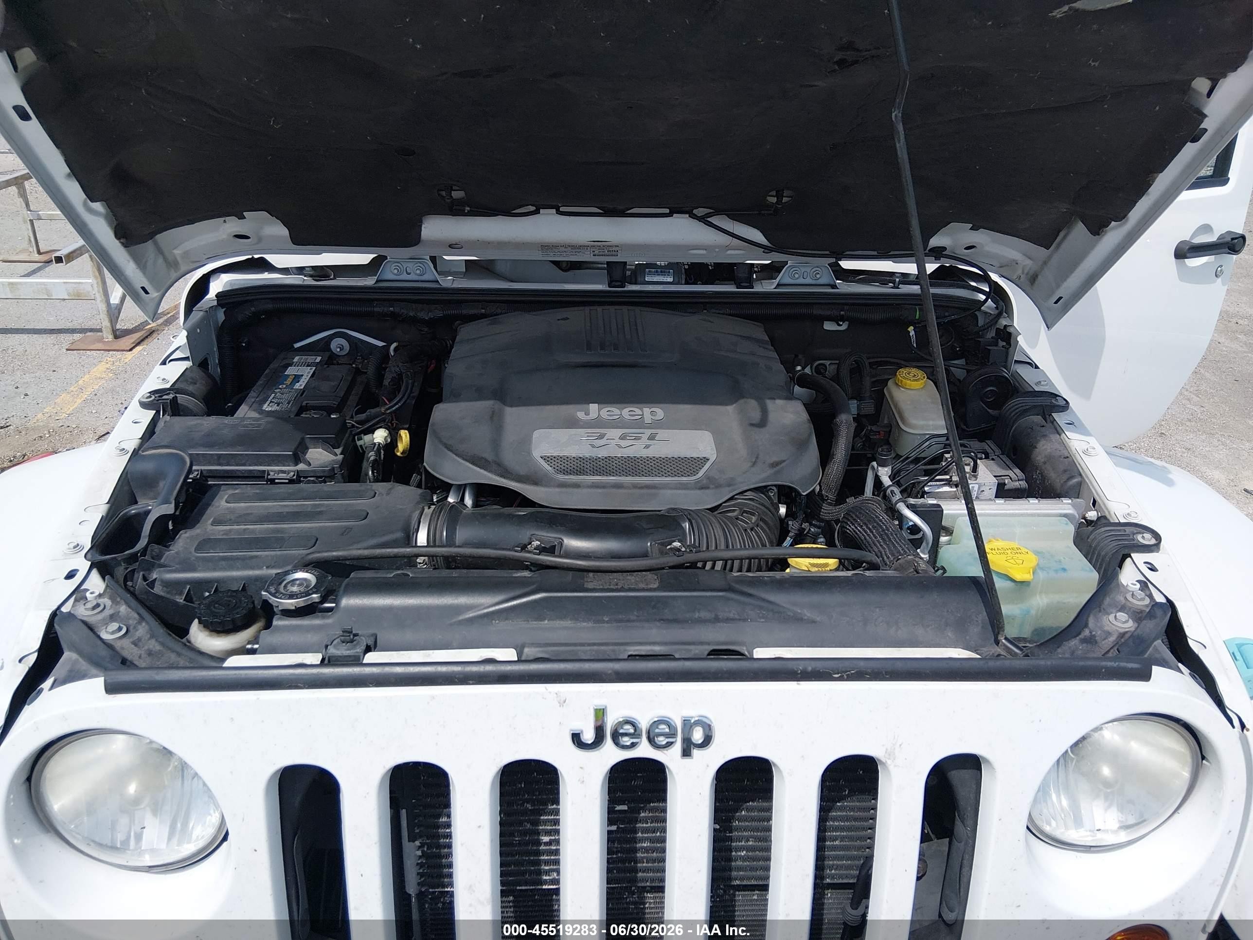 2013 Jeep Wrangler Unlimited Sahara White vin: 1C4BJWEG4DL609580