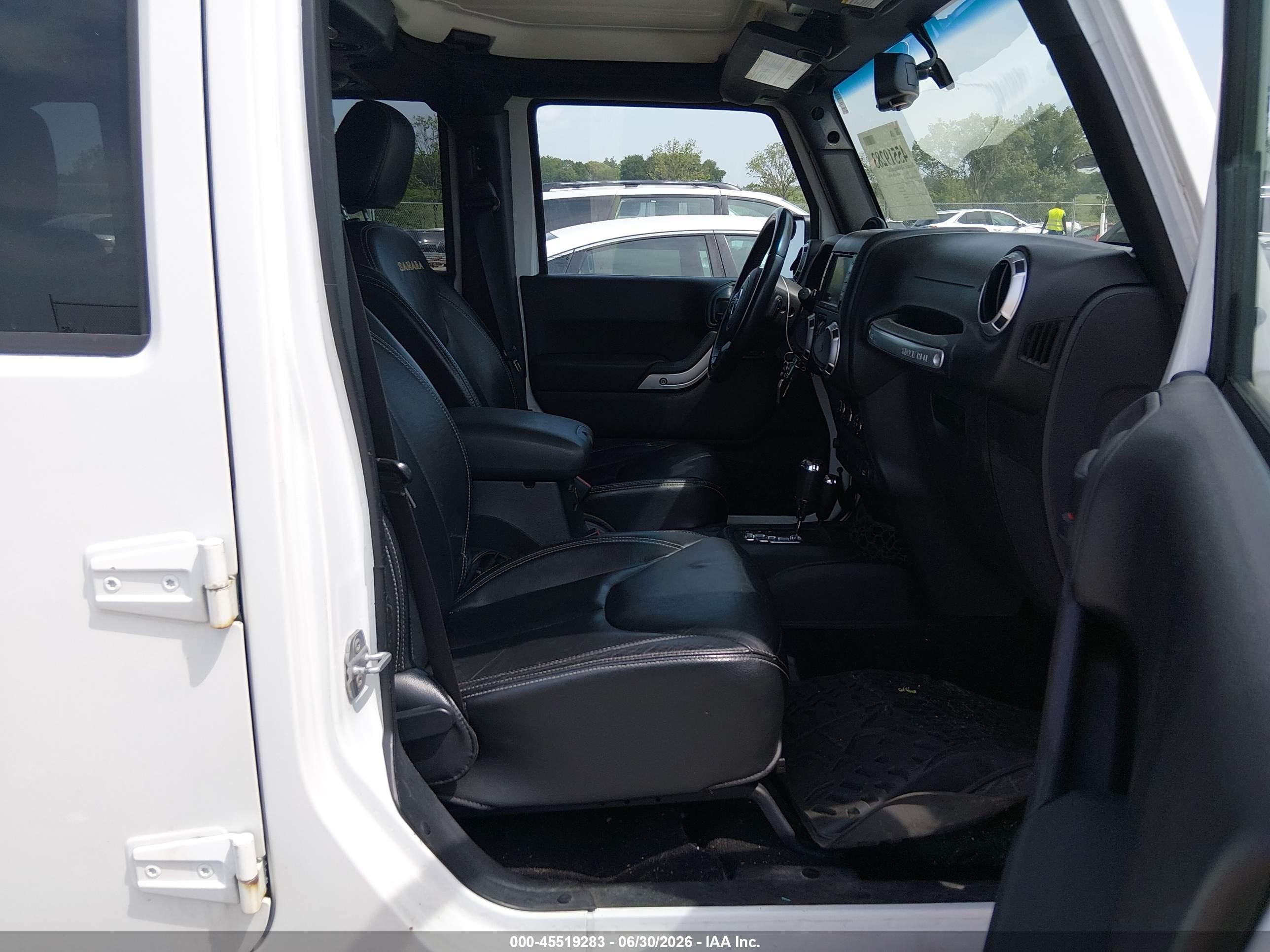 2013 Jeep Wrangler Unlimited Sahara White vin: 1C4BJWEG4DL609580