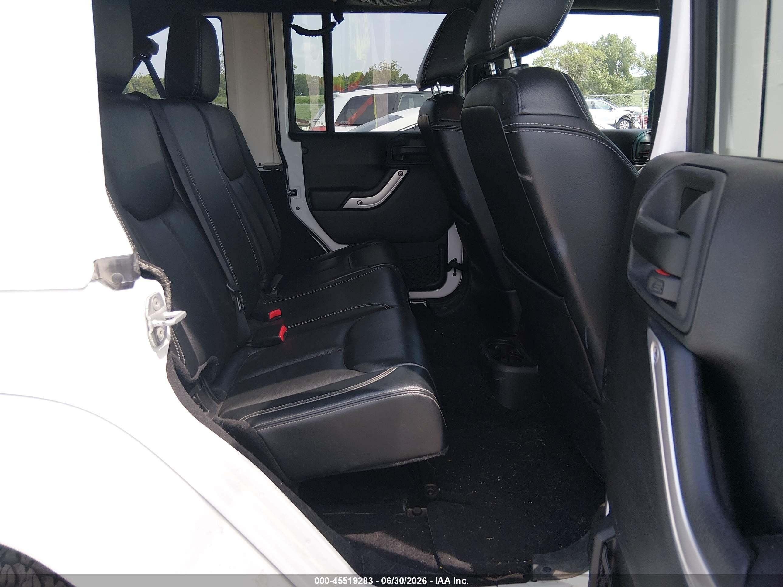 2013 Jeep Wrangler Unlimited Sahara White vin: 1C4BJWEG4DL609580