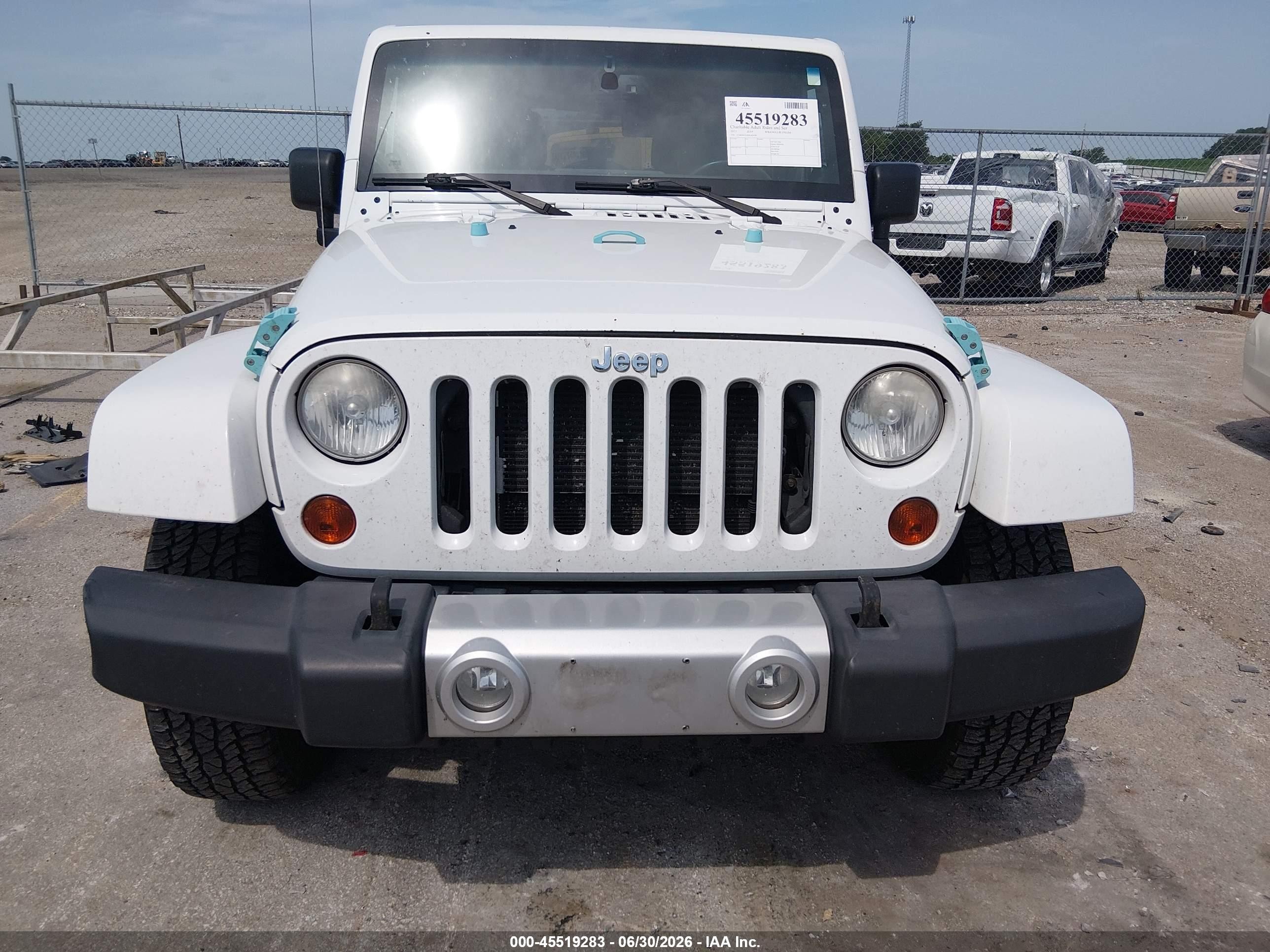2013 Jeep Wrangler Unlimited Sahara White vin: 1C4BJWEG4DL609580