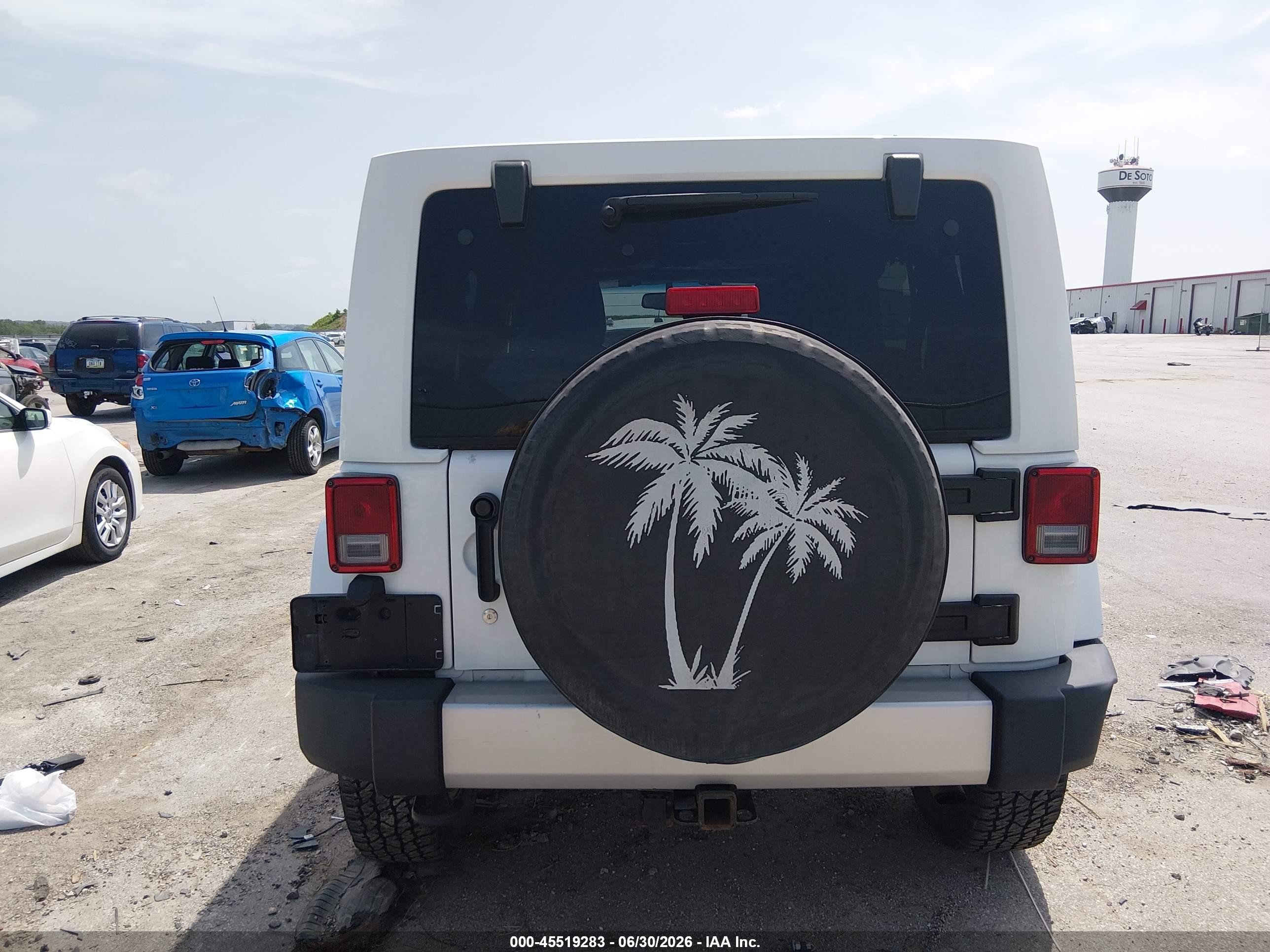 2013 Jeep Wrangler Unlimited Sahara White vin: 1C4BJWEG4DL609580