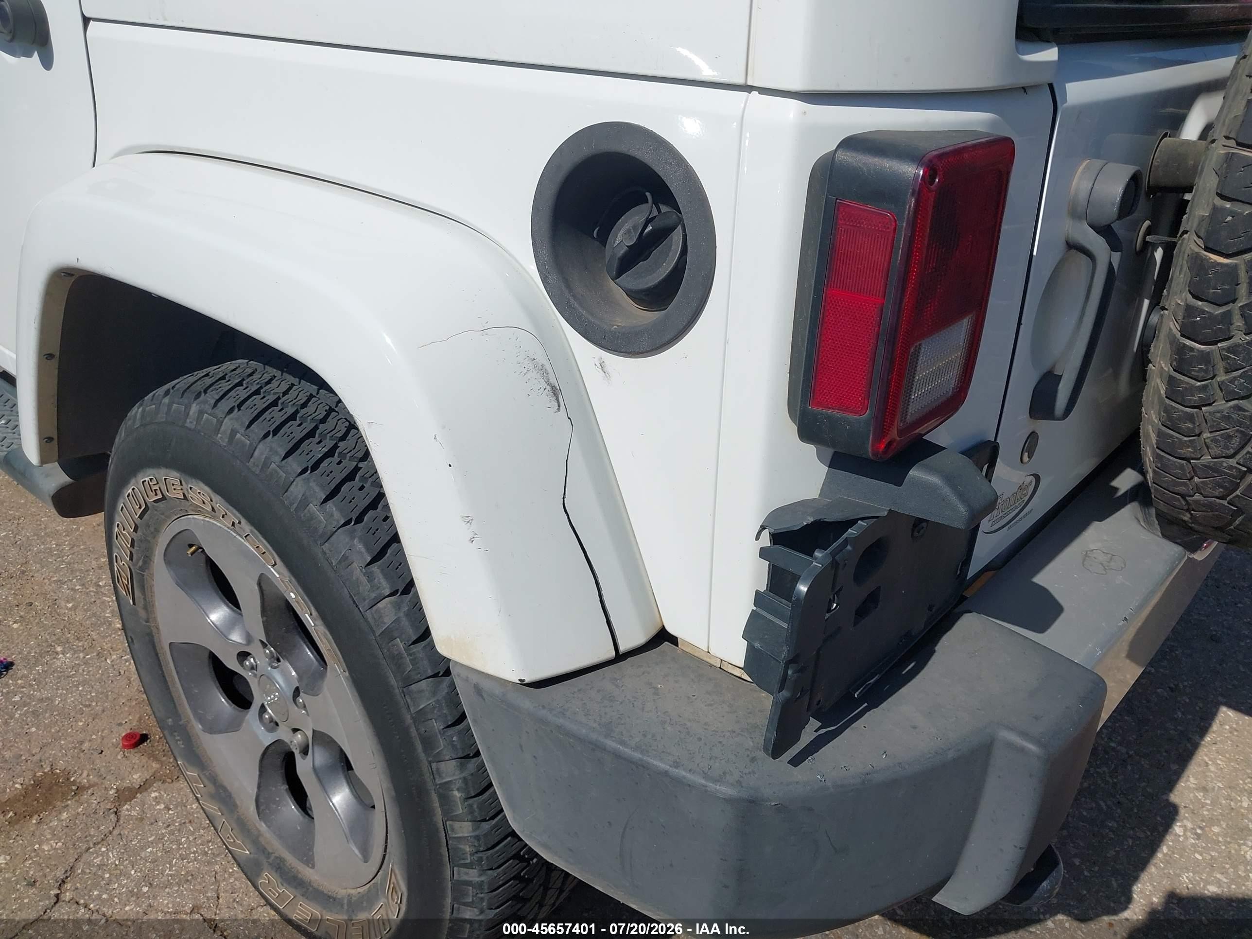 2014 Jeep Wrangler Unlimited Sahara White vin: 1C4BJWEG4EL161634