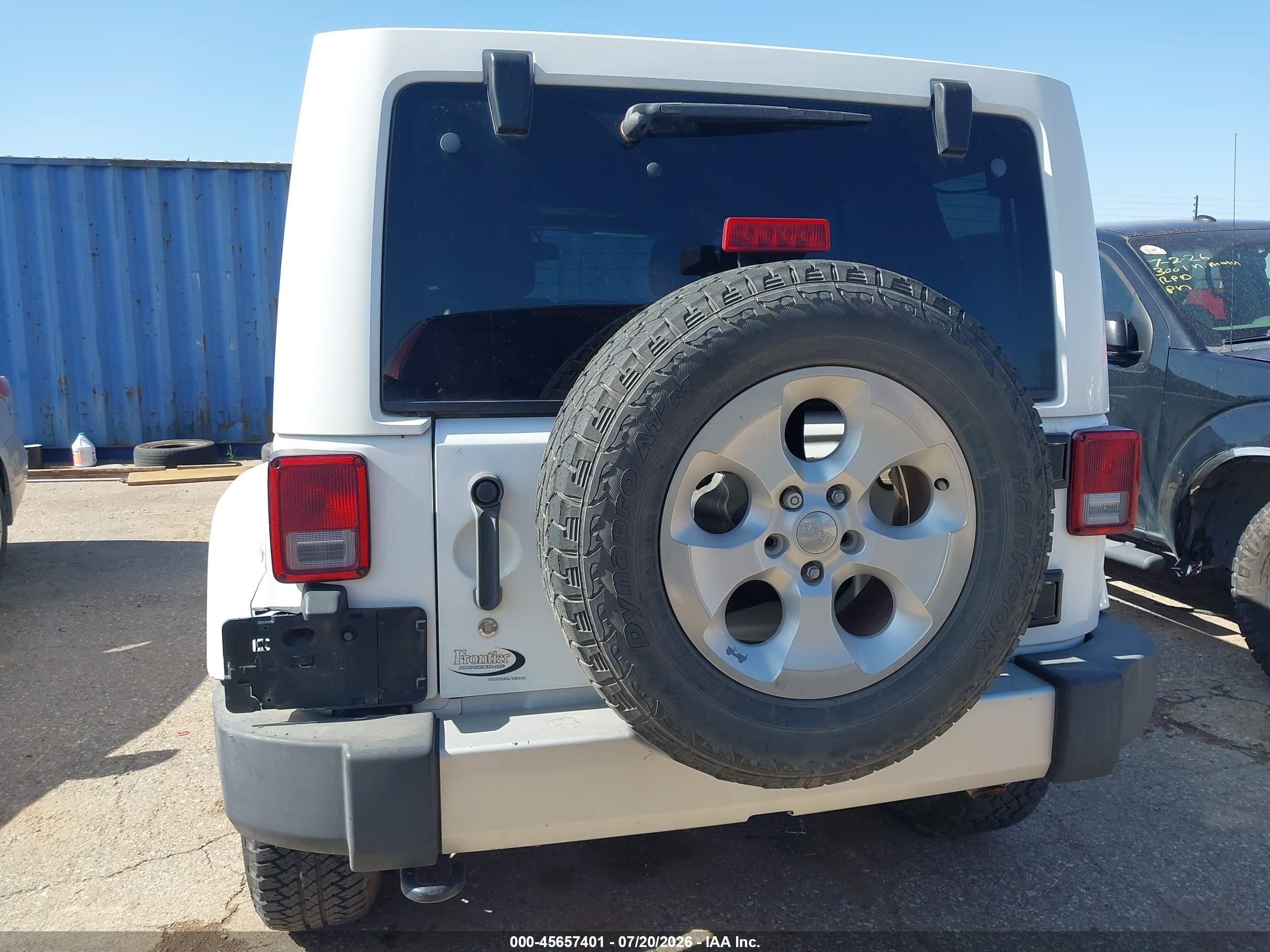 2014 Jeep Wrangler Unlimited Sahara White vin: 1C4BJWEG4EL161634