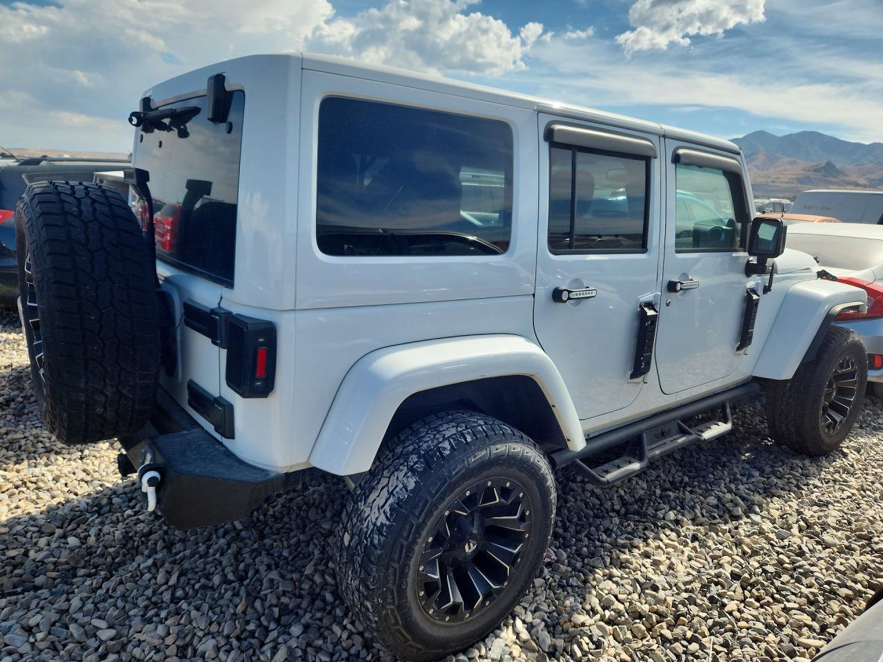 2014 Jeep Wrangler Unlimited Sahara Белый vin: 1C4BJWEG4EL292563