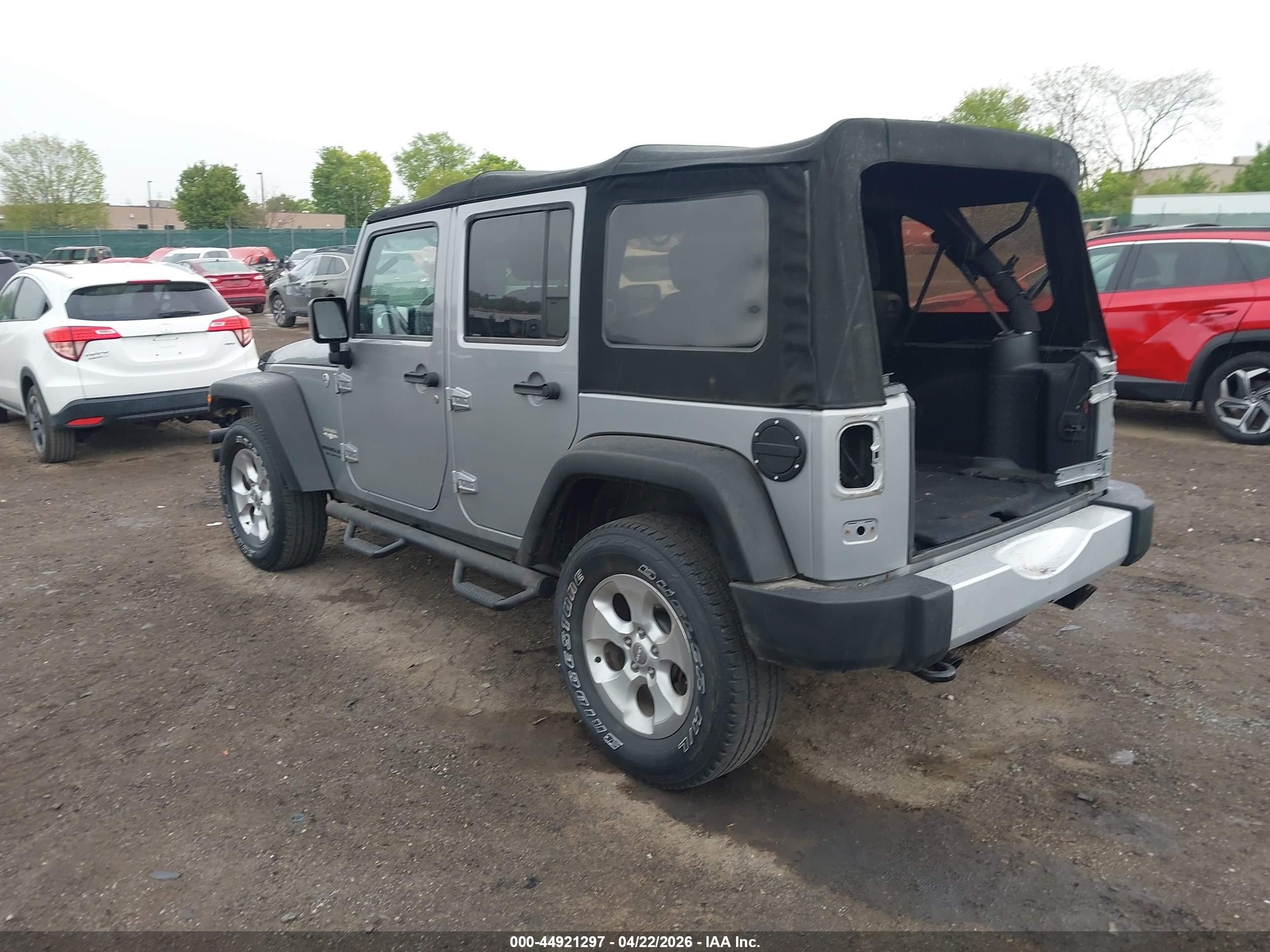 2015 Jeep Wrangler Unlimited Sahara Silver vin: 1C4BJWEG4FL650181