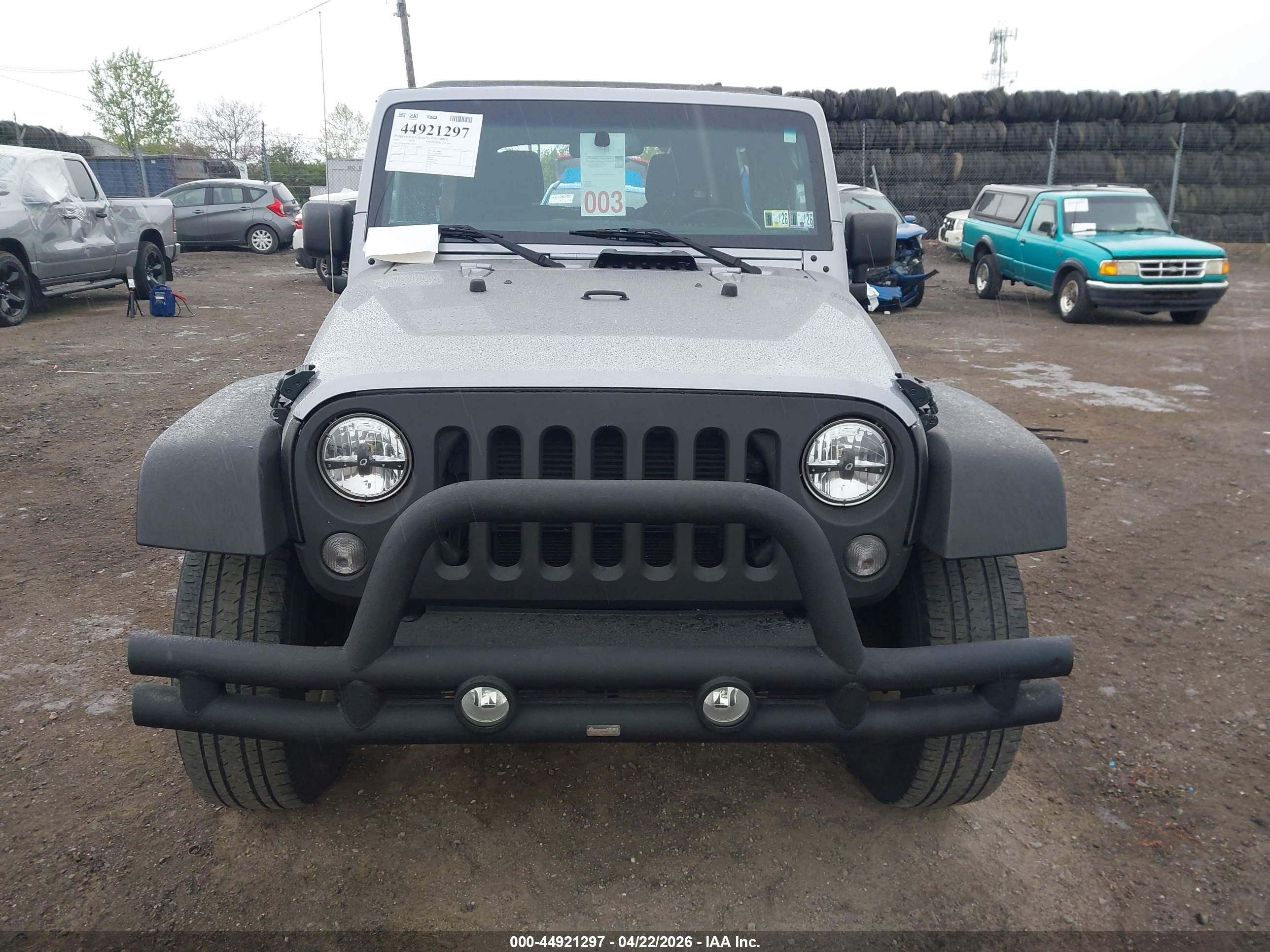 2015 Jeep Wrangler Unlimited Sahara Silver vin: 1C4BJWEG4FL650181