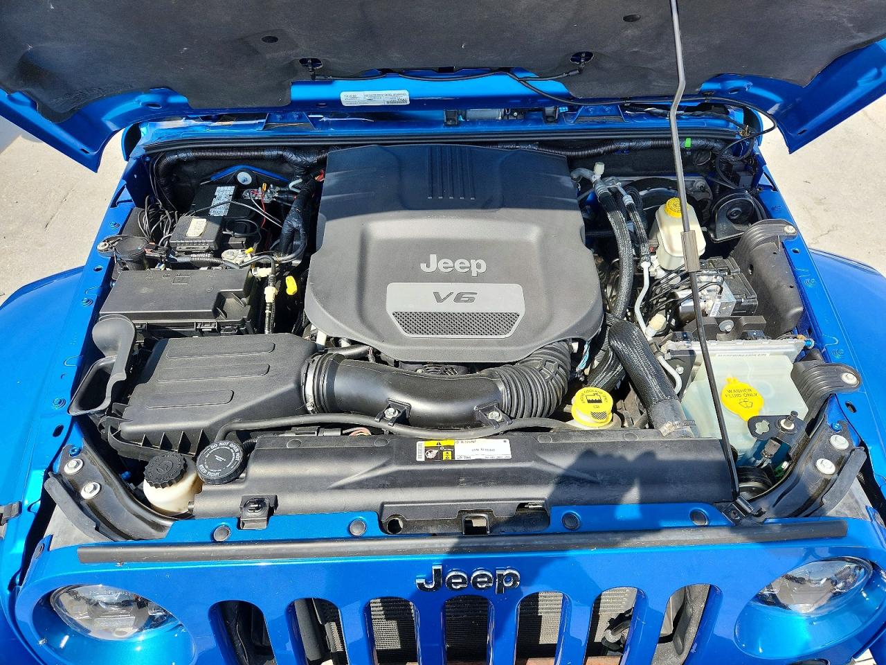 2015 Jeep Wrangler Unlimited Sahara Blue vin: 1C4BJWEG4FL688364