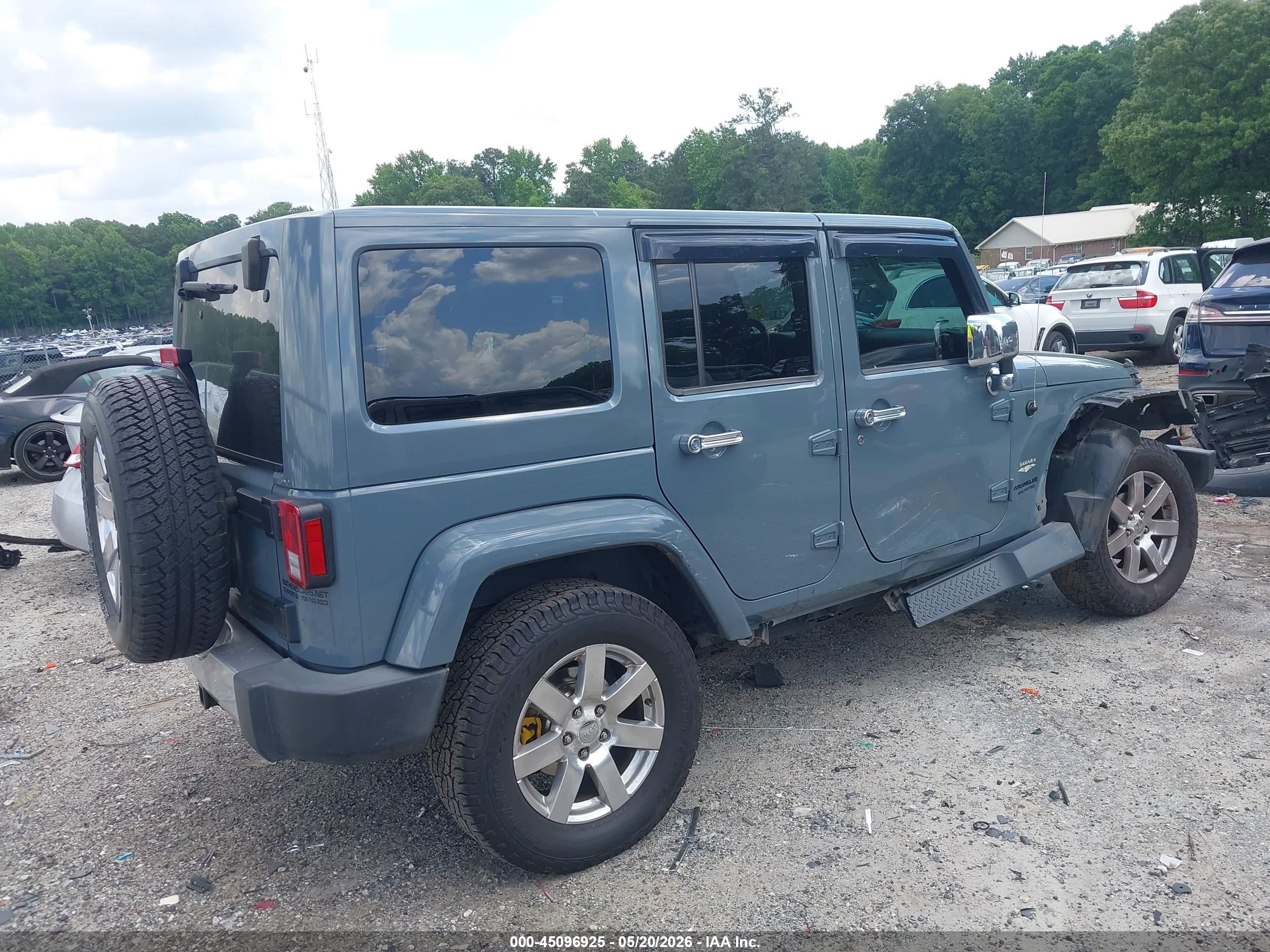 2015 Jeep Wrangler Unlimited Sahara Gray vin: 1C4BJWEG4FL731567