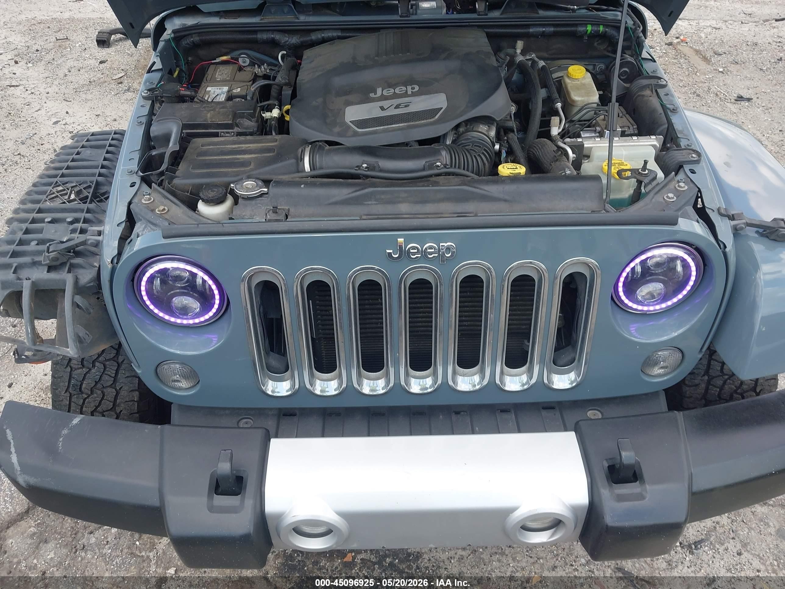 2015 Jeep Wrangler Unlimited Sahara Gray vin: 1C4BJWEG4FL731567