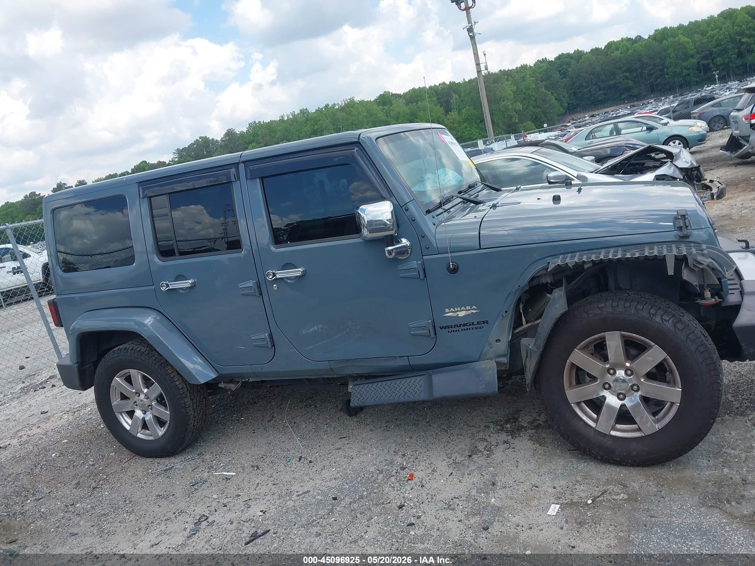 2015 Jeep Wrangler Unlimited Sahara Gray vin: 1C4BJWEG4FL731567