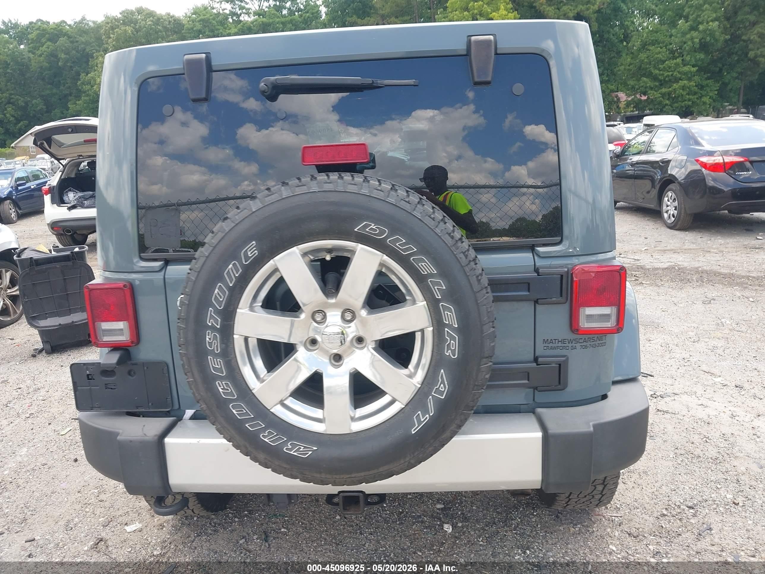 2015 Jeep Wrangler Unlimited Sahara Gray vin: 1C4BJWEG4FL731567