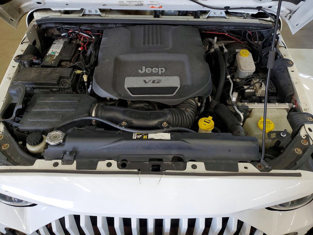 2015 Jeep Wrangler Unlimited Sahara White vin: 1C4BJWEG4FL736963