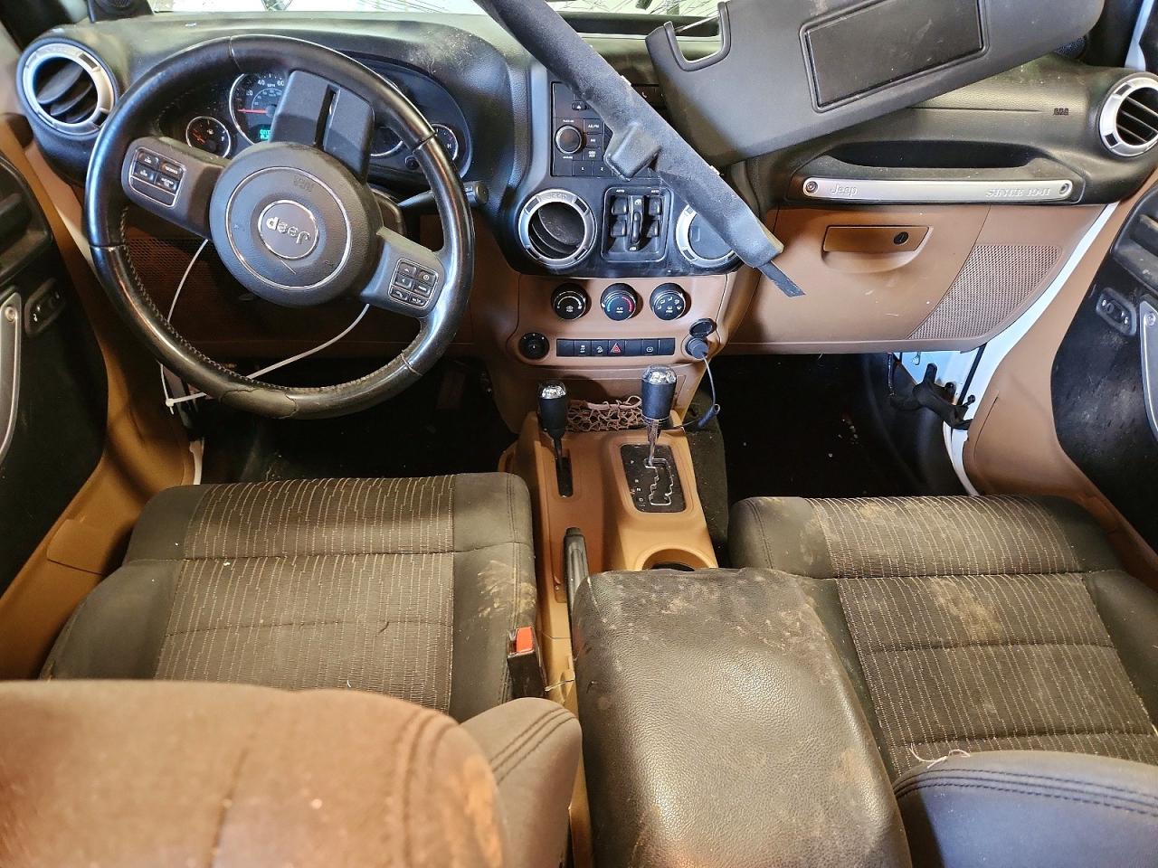 2012 Jeep Wrangler Unlimited Sahara White vin: 1C4BJWEG5CL112813