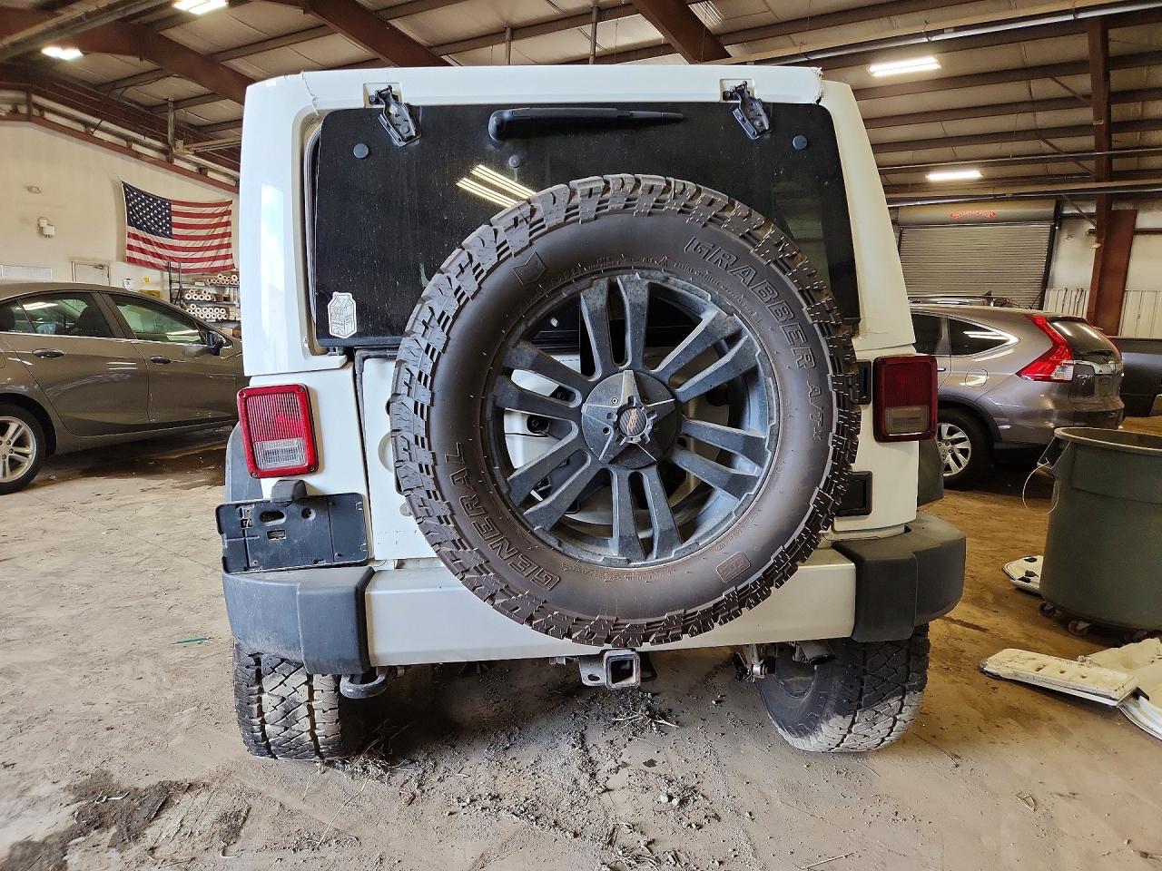 2012 Jeep Wrangler Unlimited Sahara White vin: 1C4BJWEG5CL112813