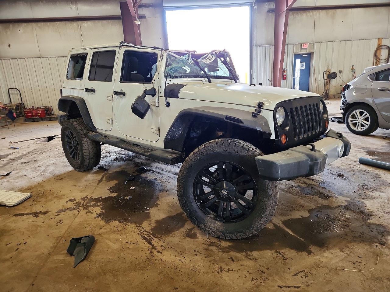2012 Jeep Wrangler Unlimited Sahara White vin: 1C4BJWEG5CL112813