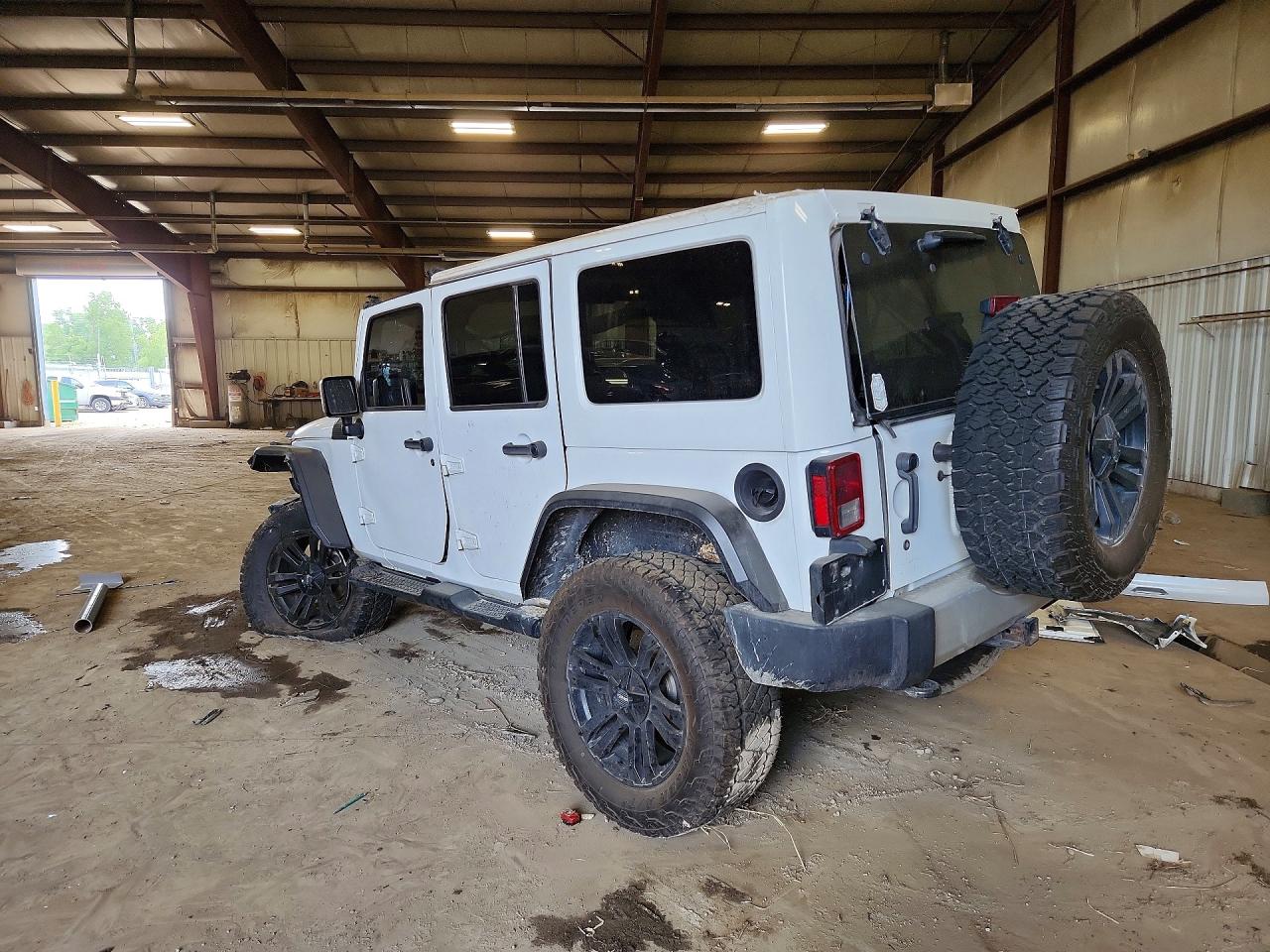 2012 Jeep Wrangler Unlimited Sahara White vin: 1C4BJWEG5CL112813
