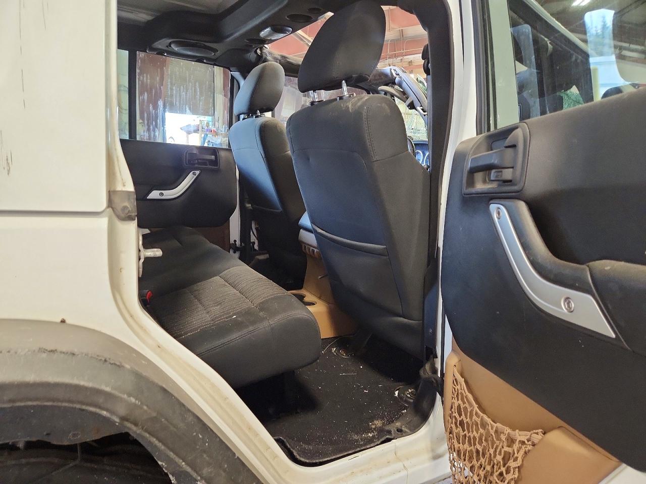 2012 Jeep Wrangler Unlimited Sahara White vin: 1C4BJWEG5CL112813