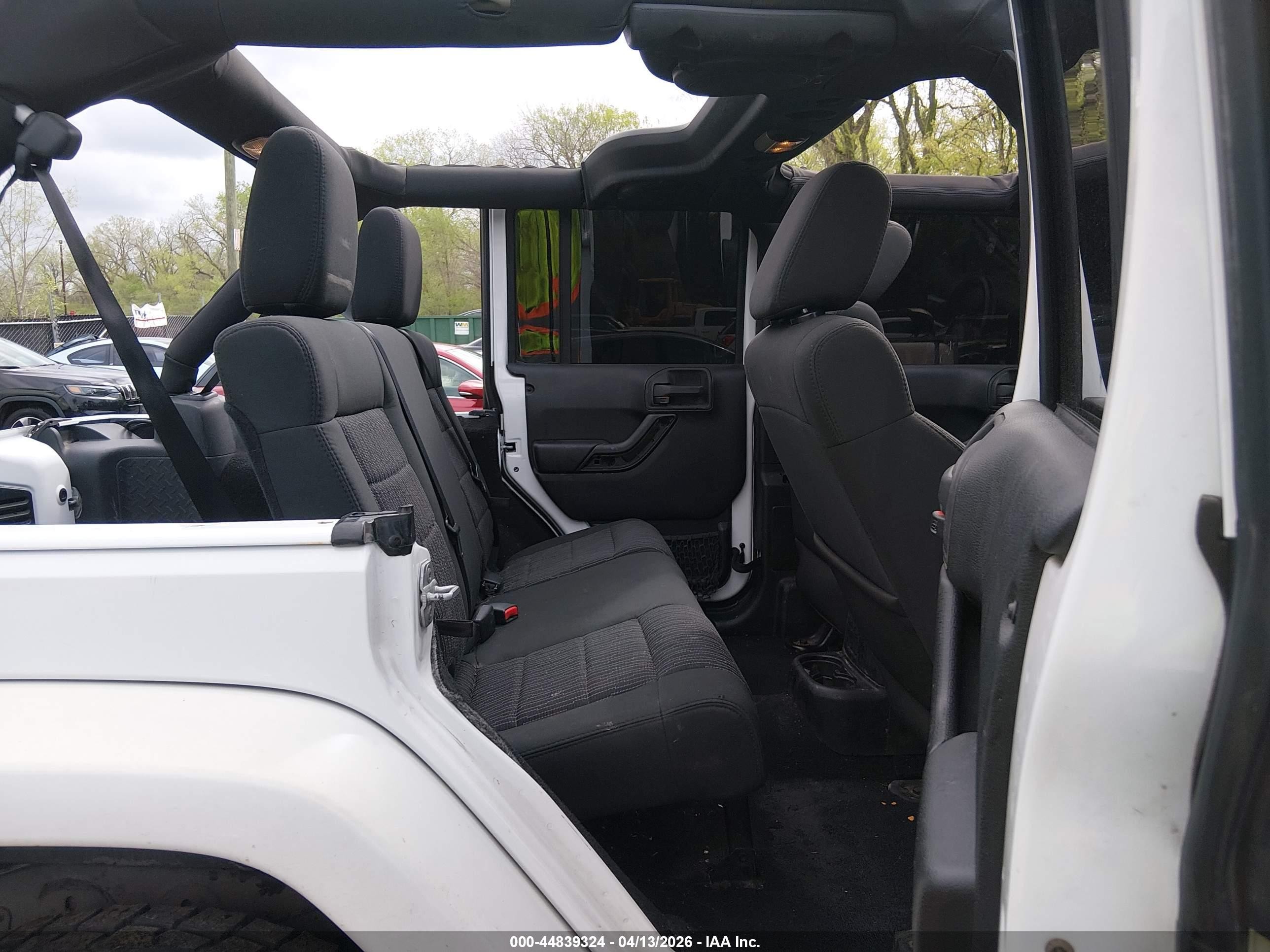 2012 Jeep Wrangler Unlimited Sahara Белый vin: 1C4BJWEG5CL183834