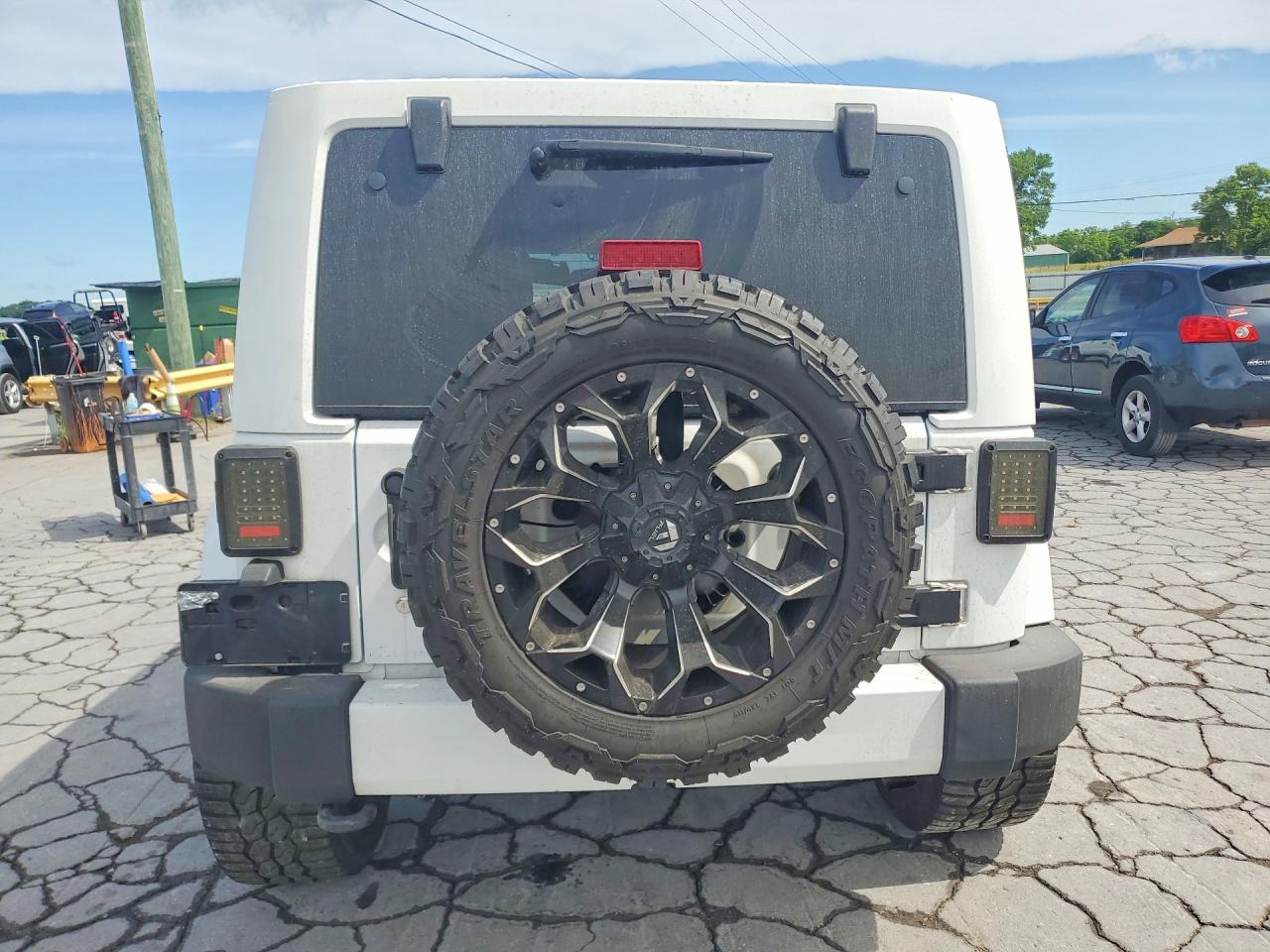 2012 Jeep Wrangler Unlimited Sahara White vin: 1C4BJWEG5CL264770