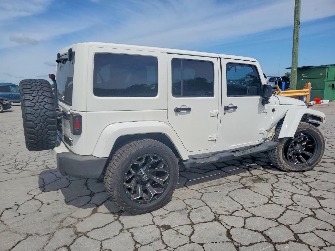 2012 Jeep Wrangler Unlimited Sahara White vin: 1C4BJWEG5CL264770