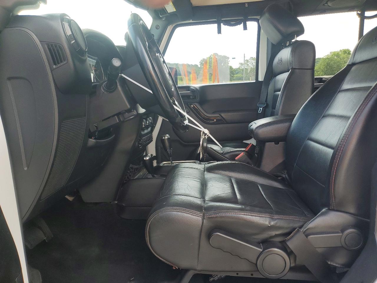 2012 Jeep Wrangler Unlimited Sahara White vin: 1C4BJWEG5CL264770