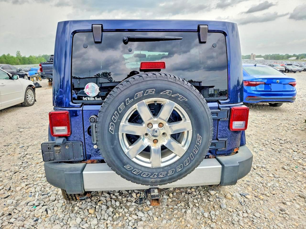 2013 Jeep Wrangler Unlimited Sahara Blue vin: 1C4BJWEG5DL506295
