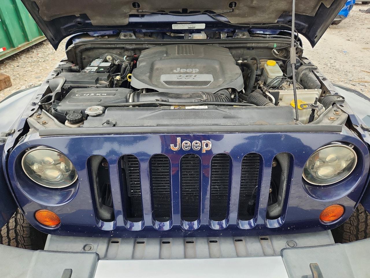 2013 Jeep Wrangler Unlimited Sahara Blue vin: 1C4BJWEG5DL506295