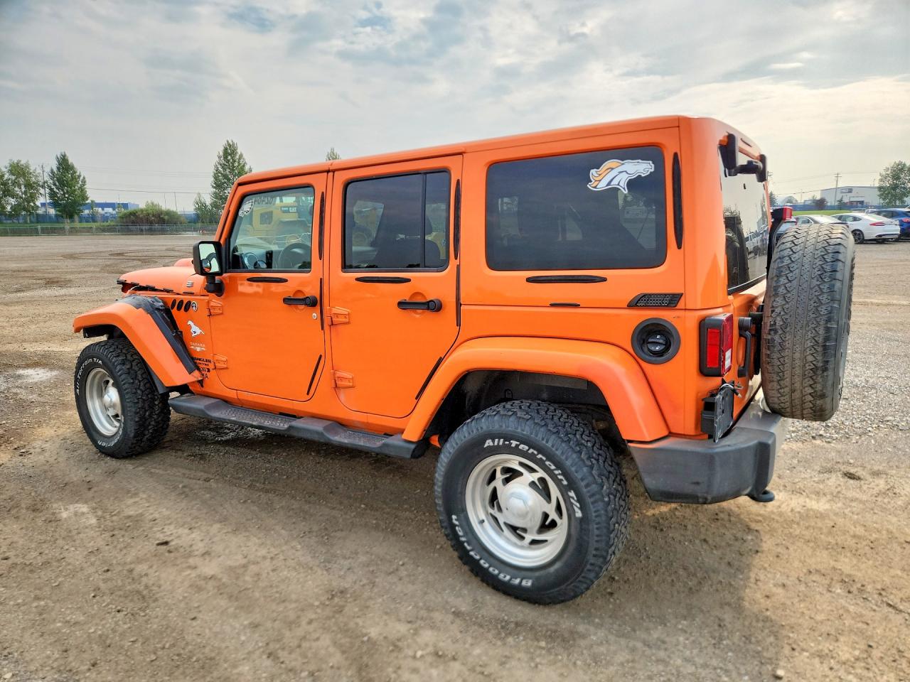 2013 Jeep Wrangler Unlimited Sahara Orange vin: 1C4BJWEG5DL537630