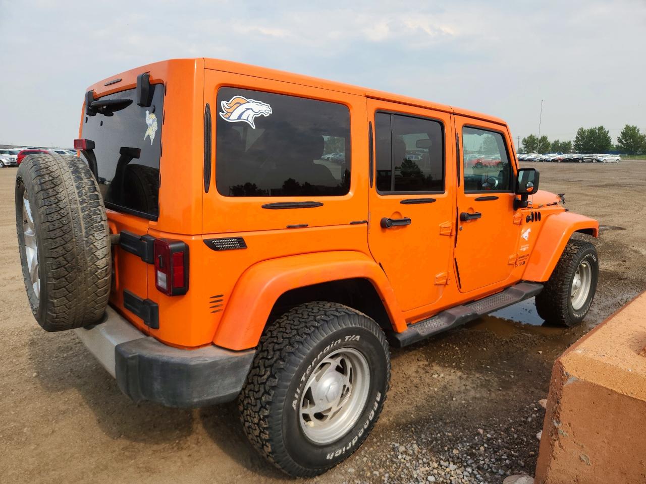 2013 Jeep Wrangler Unlimited Sahara Orange vin: 1C4BJWEG5DL537630