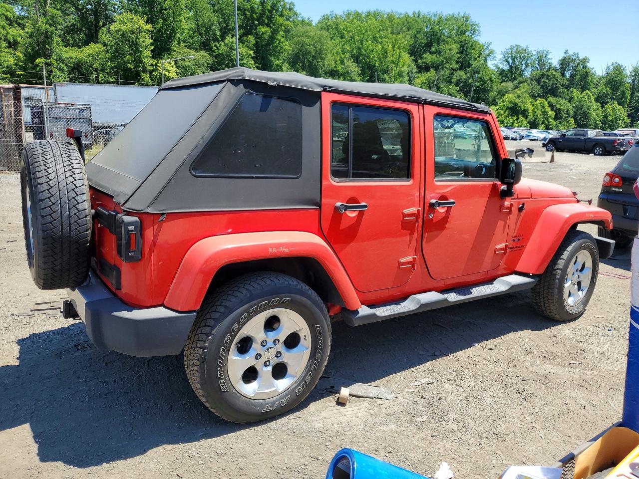 2013 Jeep Wrangler Unlimited Sahara Red vin: 1C4BJWEG5DL551771