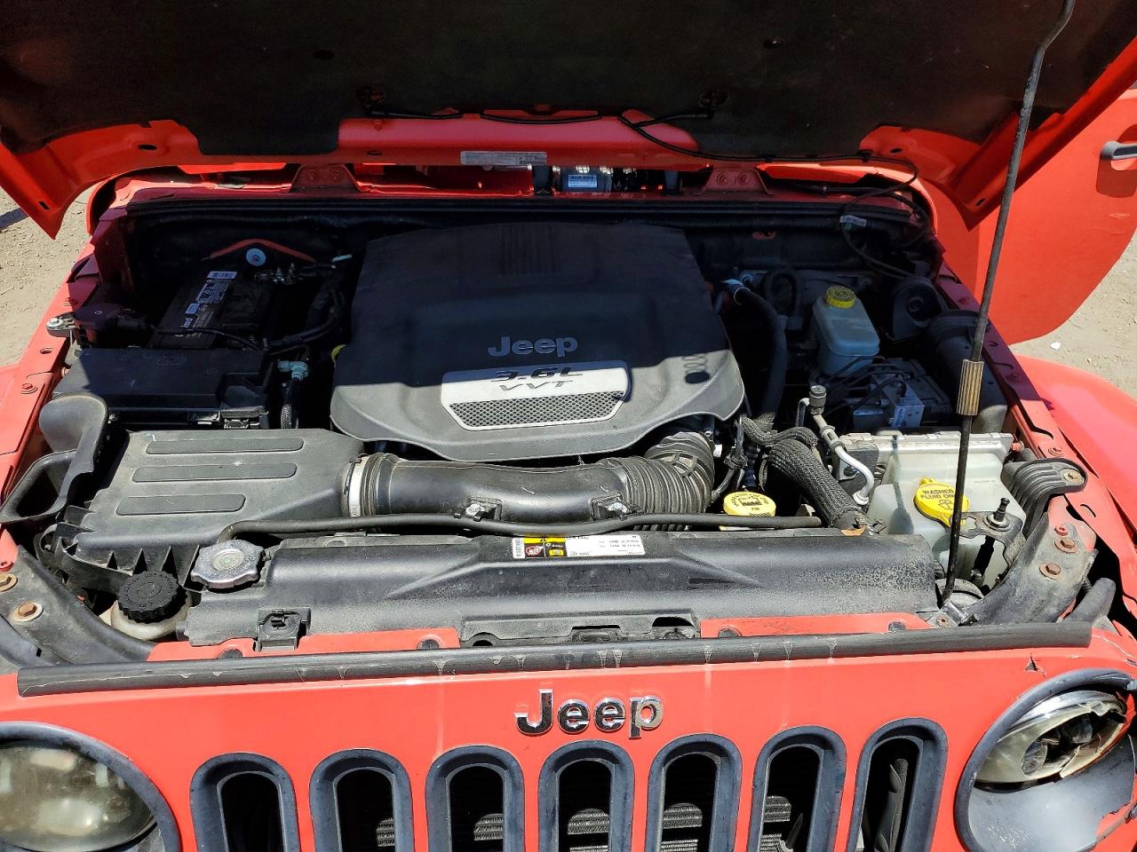 2013 Jeep Wrangler Unlimited Sahara Red vin: 1C4BJWEG5DL551771