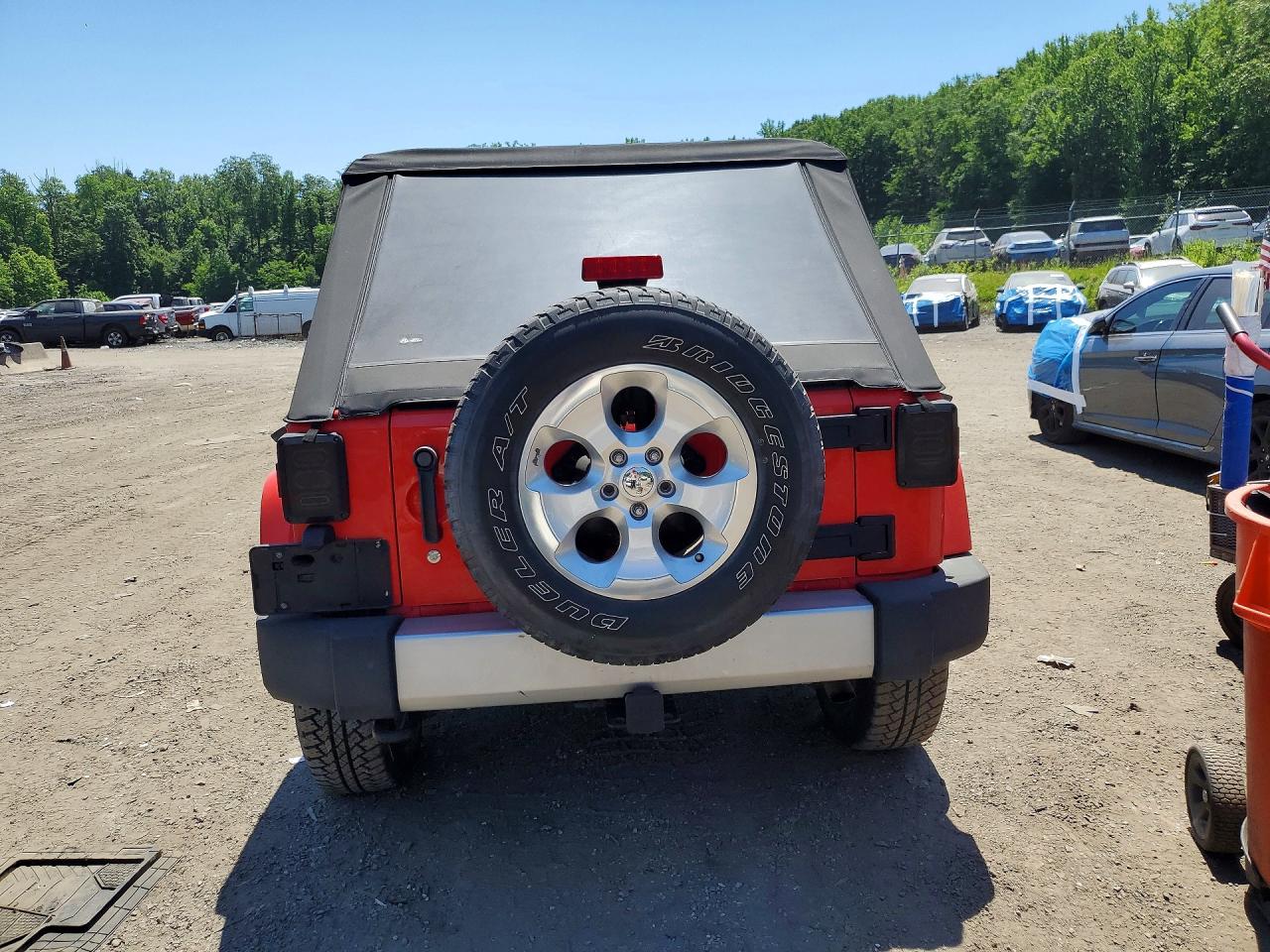 2013 Jeep Wrangler Unlimited Sahara Red vin: 1C4BJWEG5DL551771