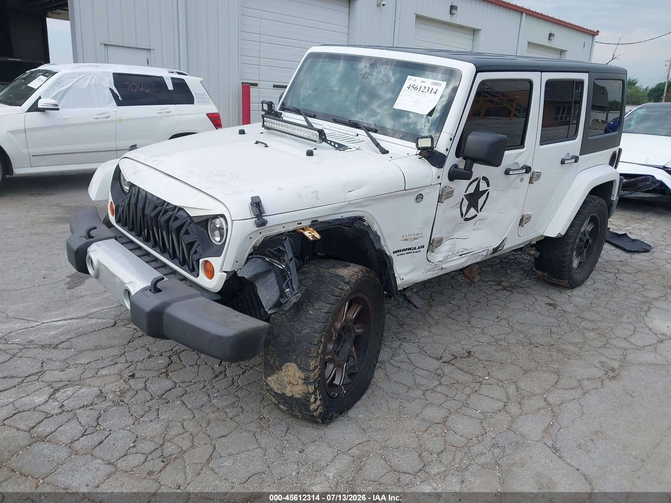 2013 Jeep Wrangler Unlimited Sahara White vin: 1C4BJWEG5DL585404