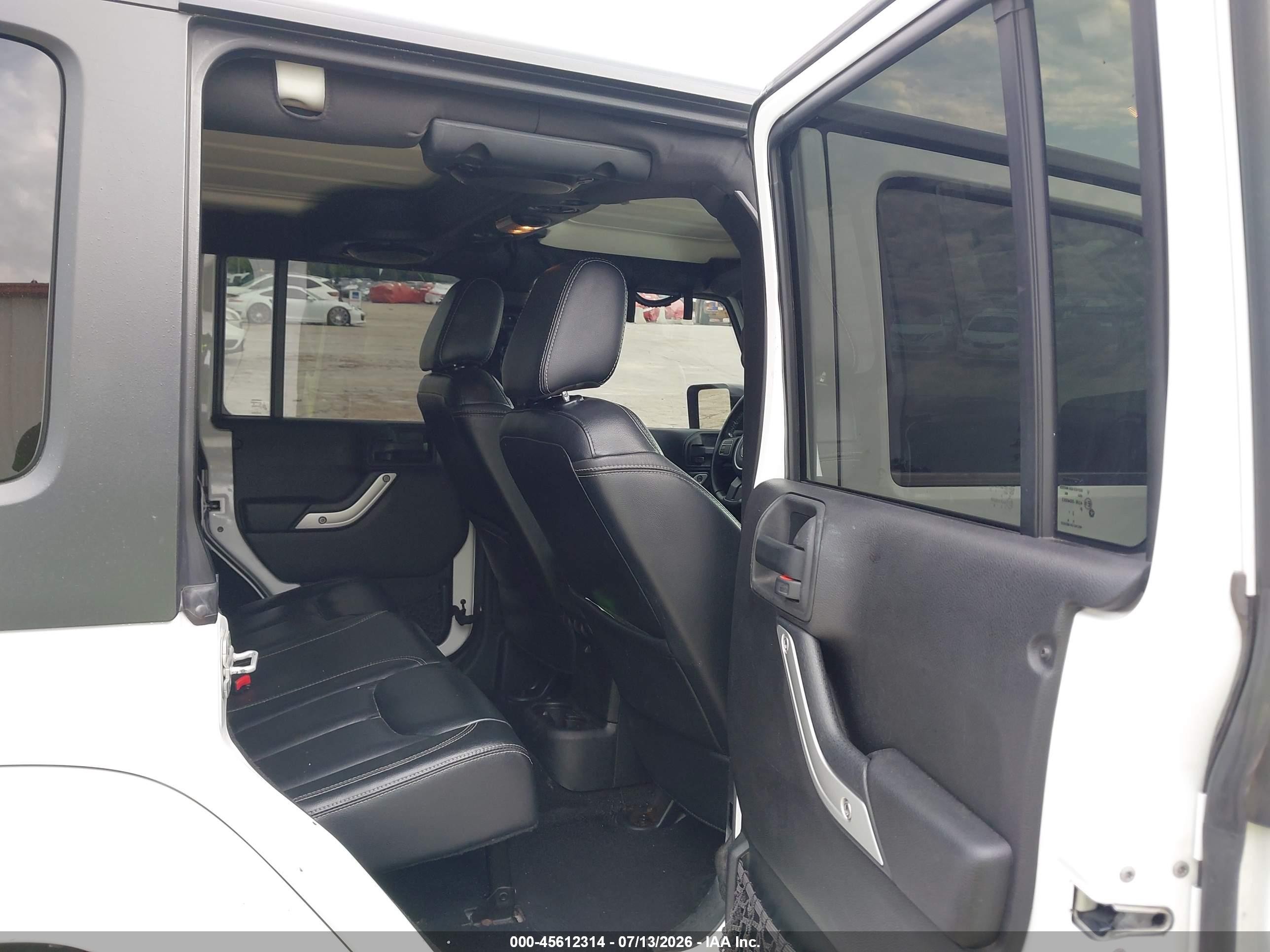 2013 Jeep Wrangler Unlimited Sahara White vin: 1C4BJWEG5DL585404