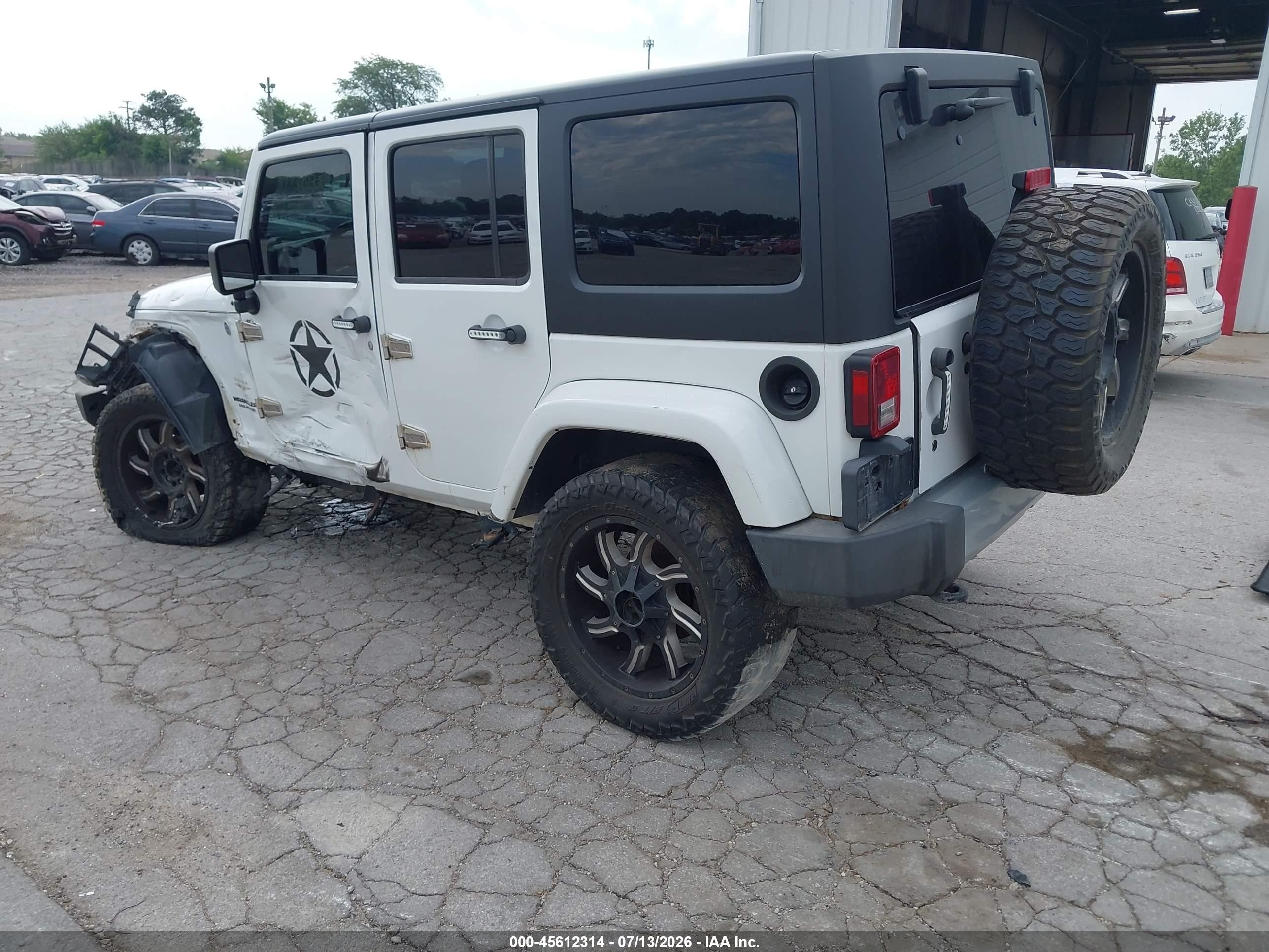 2013 Jeep Wrangler Unlimited Sahara White vin: 1C4BJWEG5DL585404