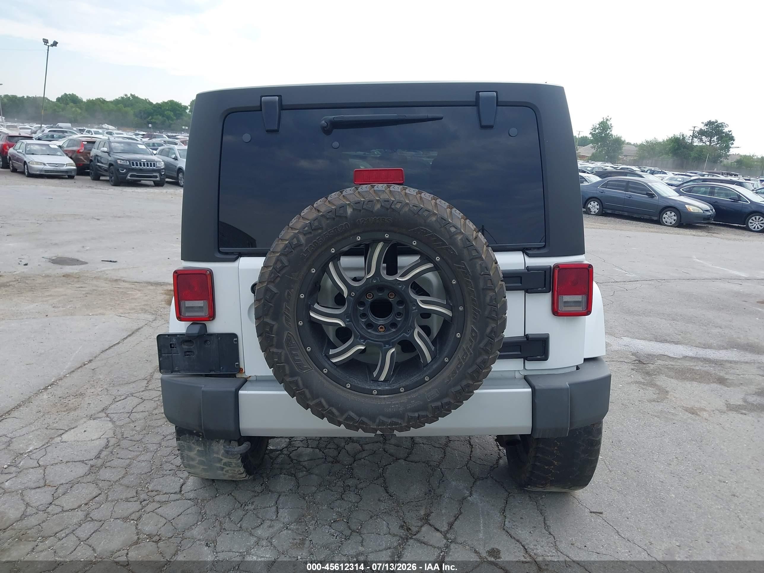 2013 Jeep Wrangler Unlimited Sahara White vin: 1C4BJWEG5DL585404