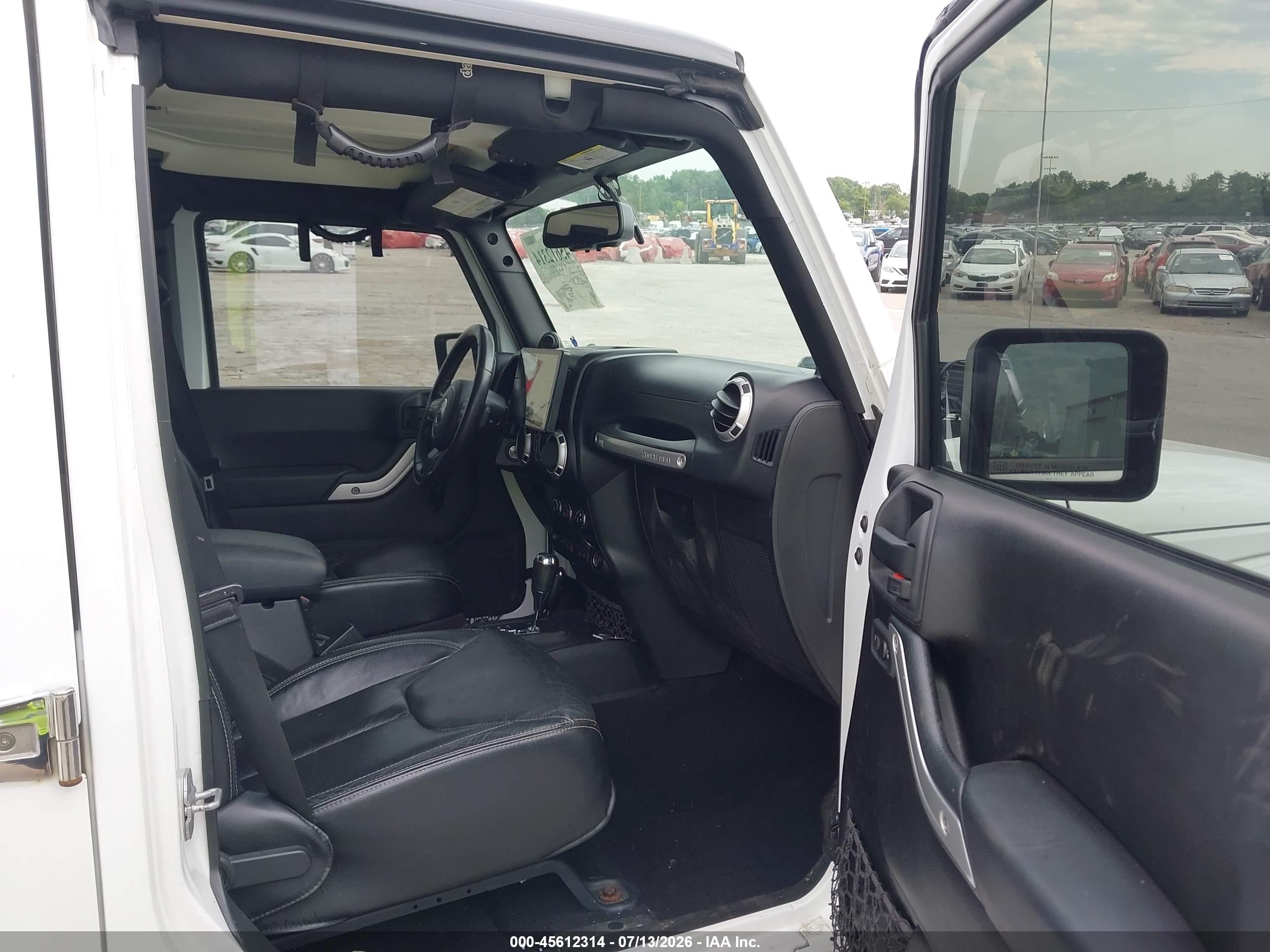 2013 Jeep Wrangler Unlimited Sahara White vin: 1C4BJWEG5DL585404